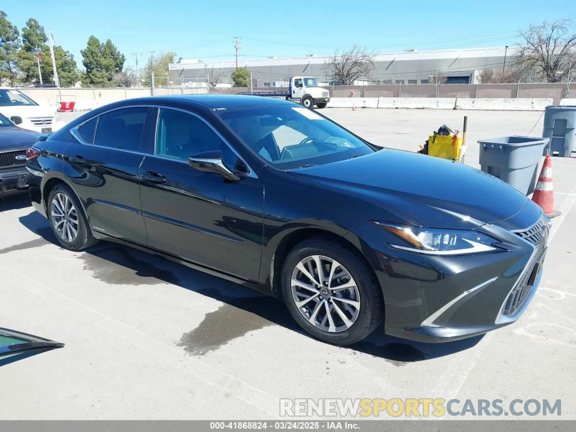 1 Photograph of a damaged car 58ACA1C13NU023796 LEXUS ES 300H 2022