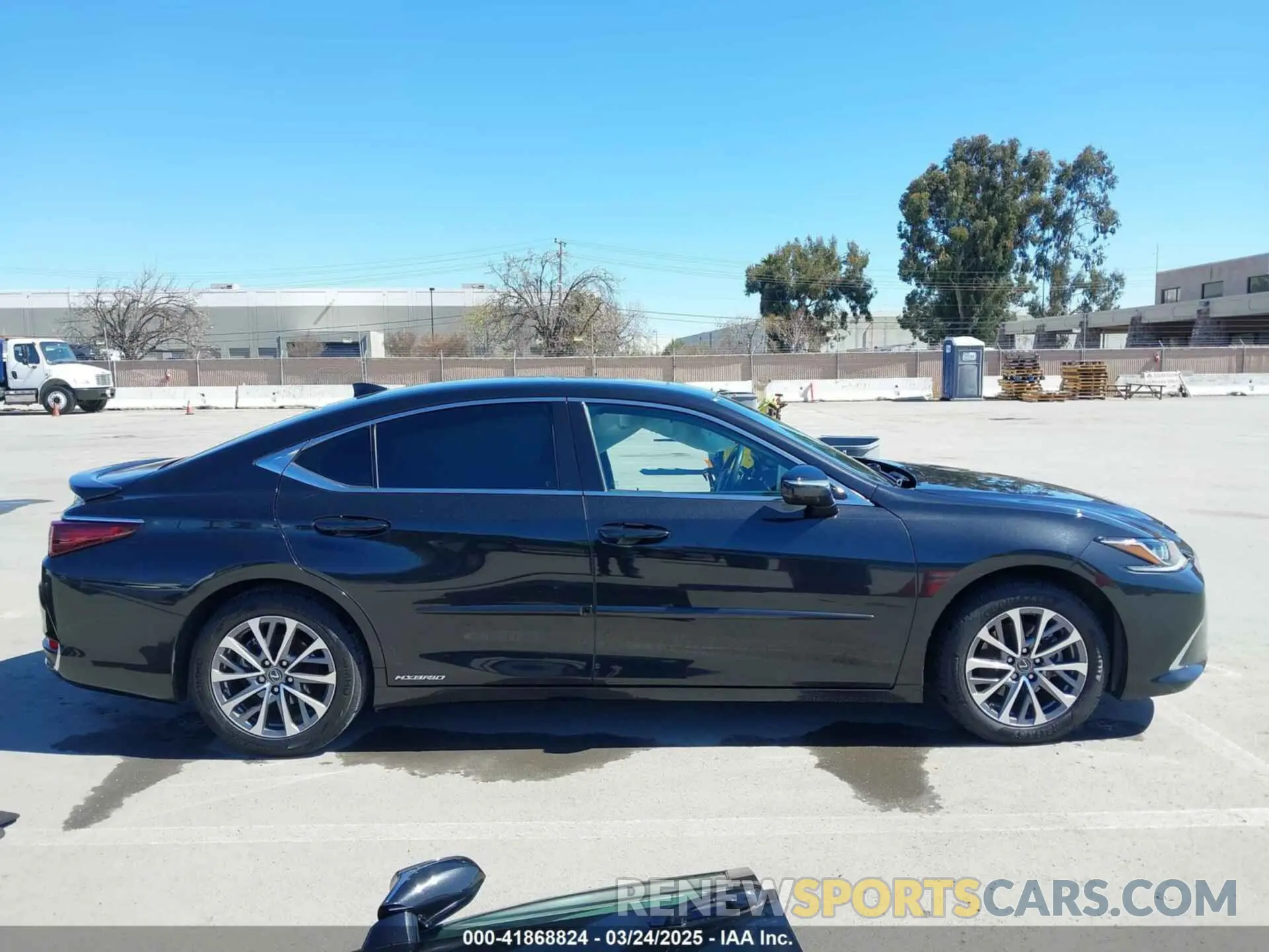 14 Photograph of a damaged car 58ACA1C13NU023796 LEXUS ES 300H 2022