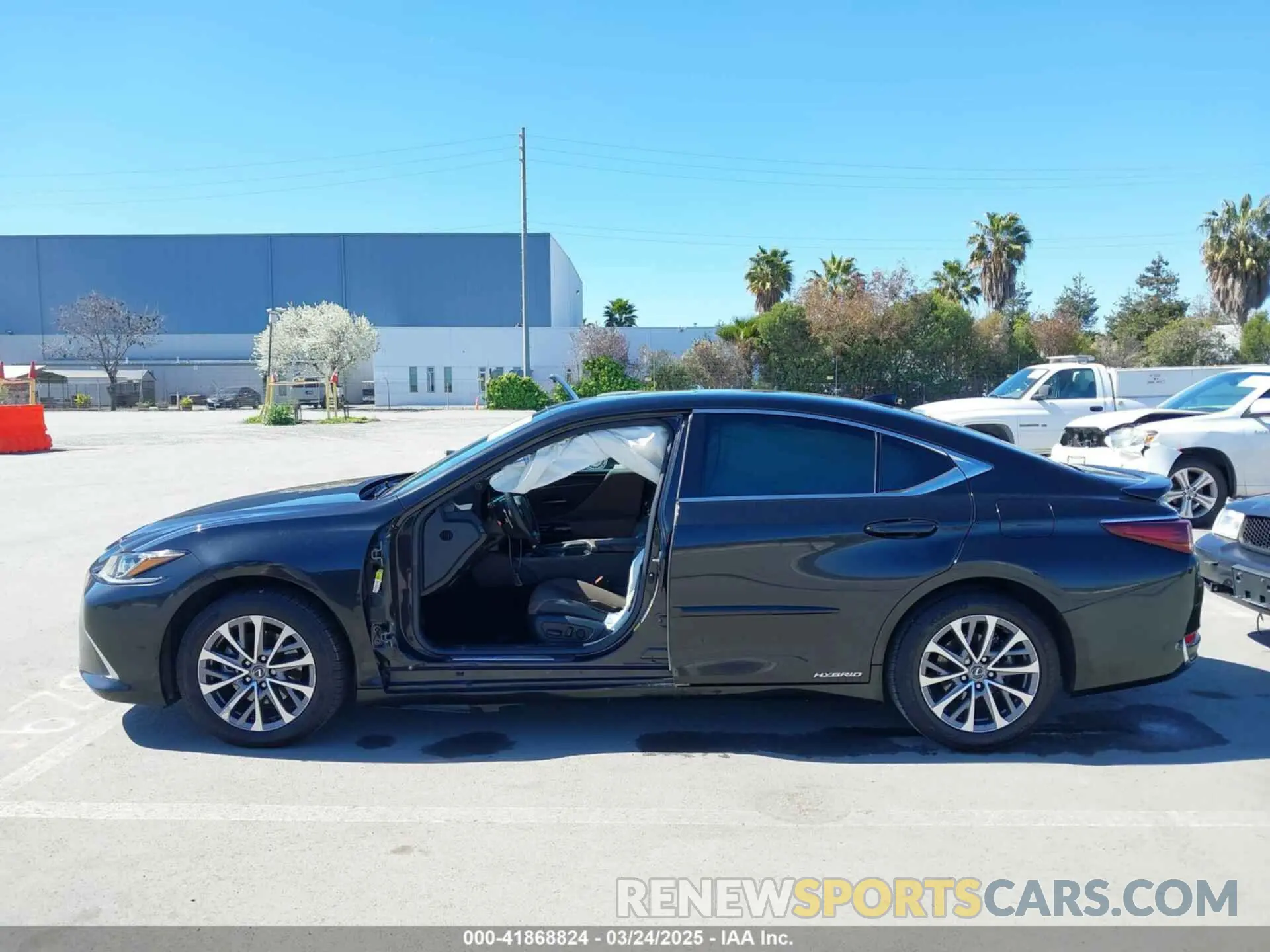 15 Photograph of a damaged car 58ACA1C13NU023796 LEXUS ES 300H 2022