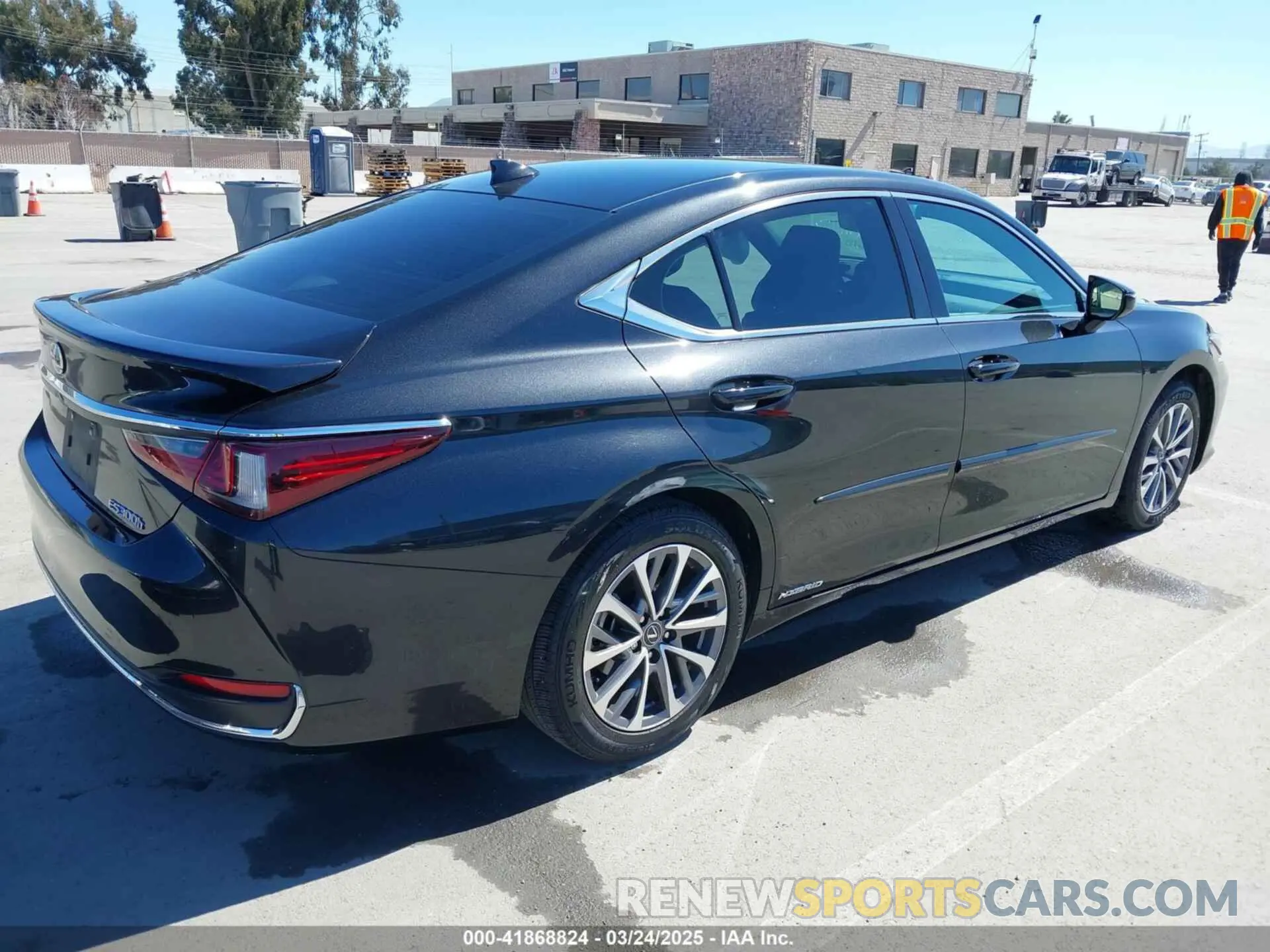 4 Photograph of a damaged car 58ACA1C13NU023796 LEXUS ES 300H 2022