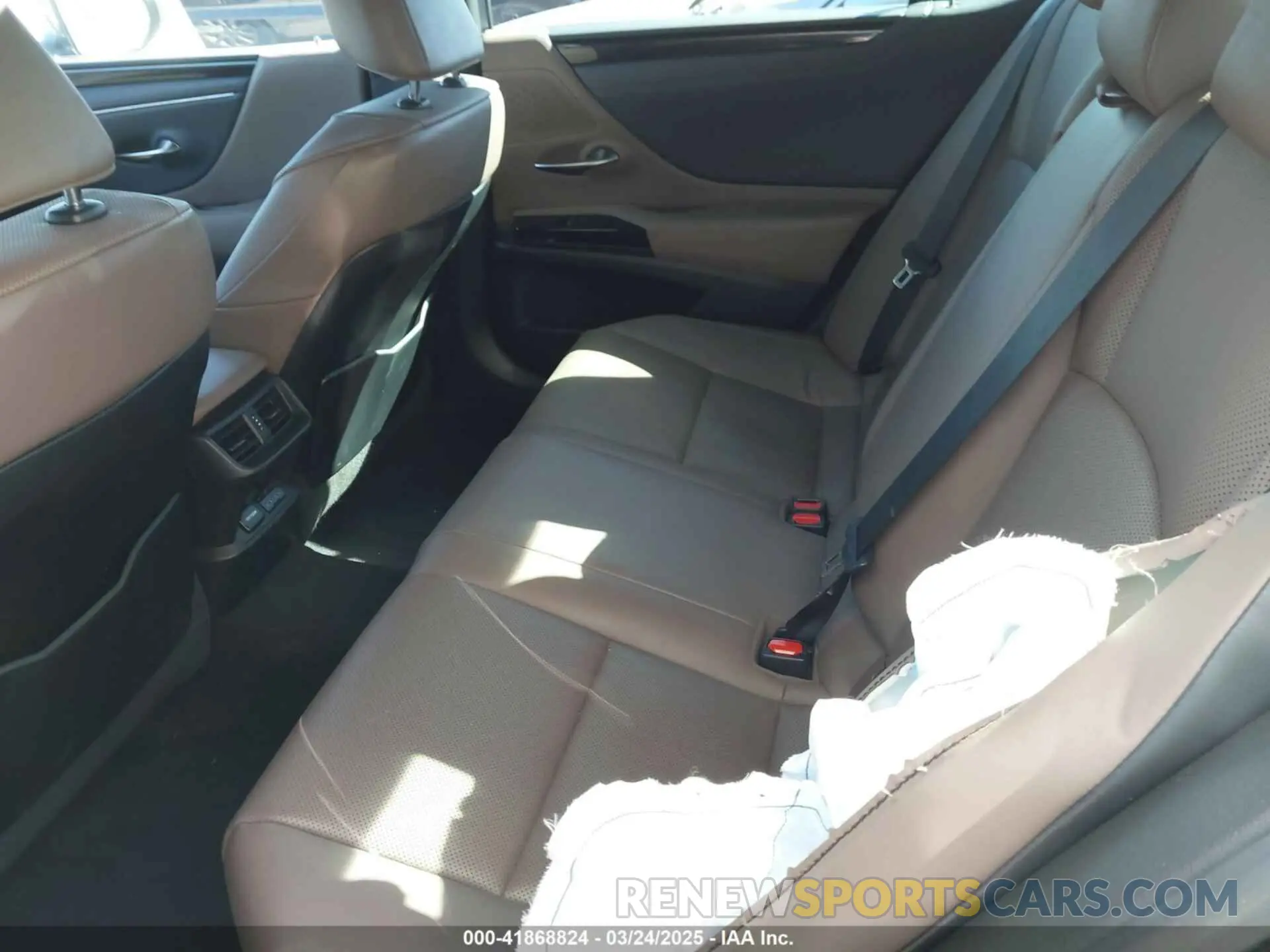 8 Photograph of a damaged car 58ACA1C13NU023796 LEXUS ES 300H 2022