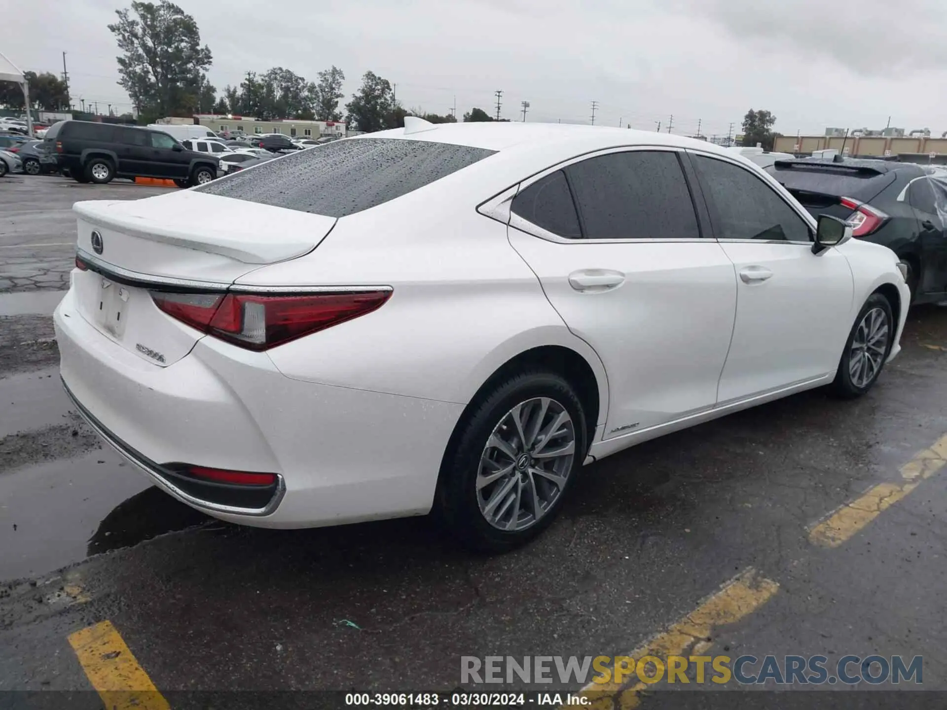4 Photograph of a damaged car 58ACA1C17NU024336 LEXUS ES 300H 2022