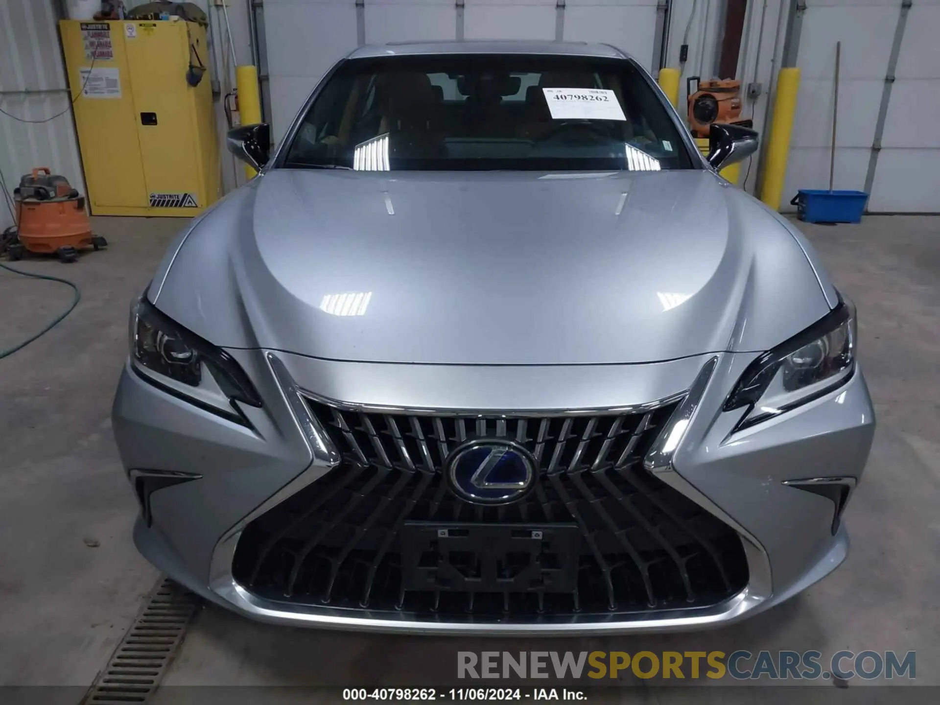 12 Photograph of a damaged car 58ADA1C10NU013375 LEXUS ES 300H 2022