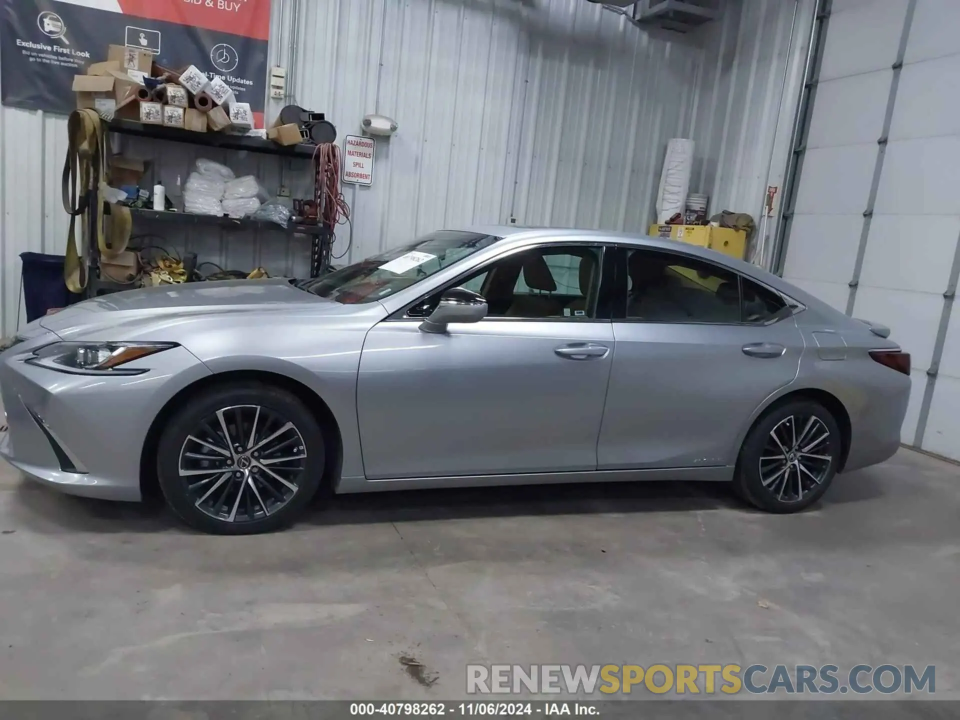 14 Photograph of a damaged car 58ADA1C10NU013375 LEXUS ES 300H 2022