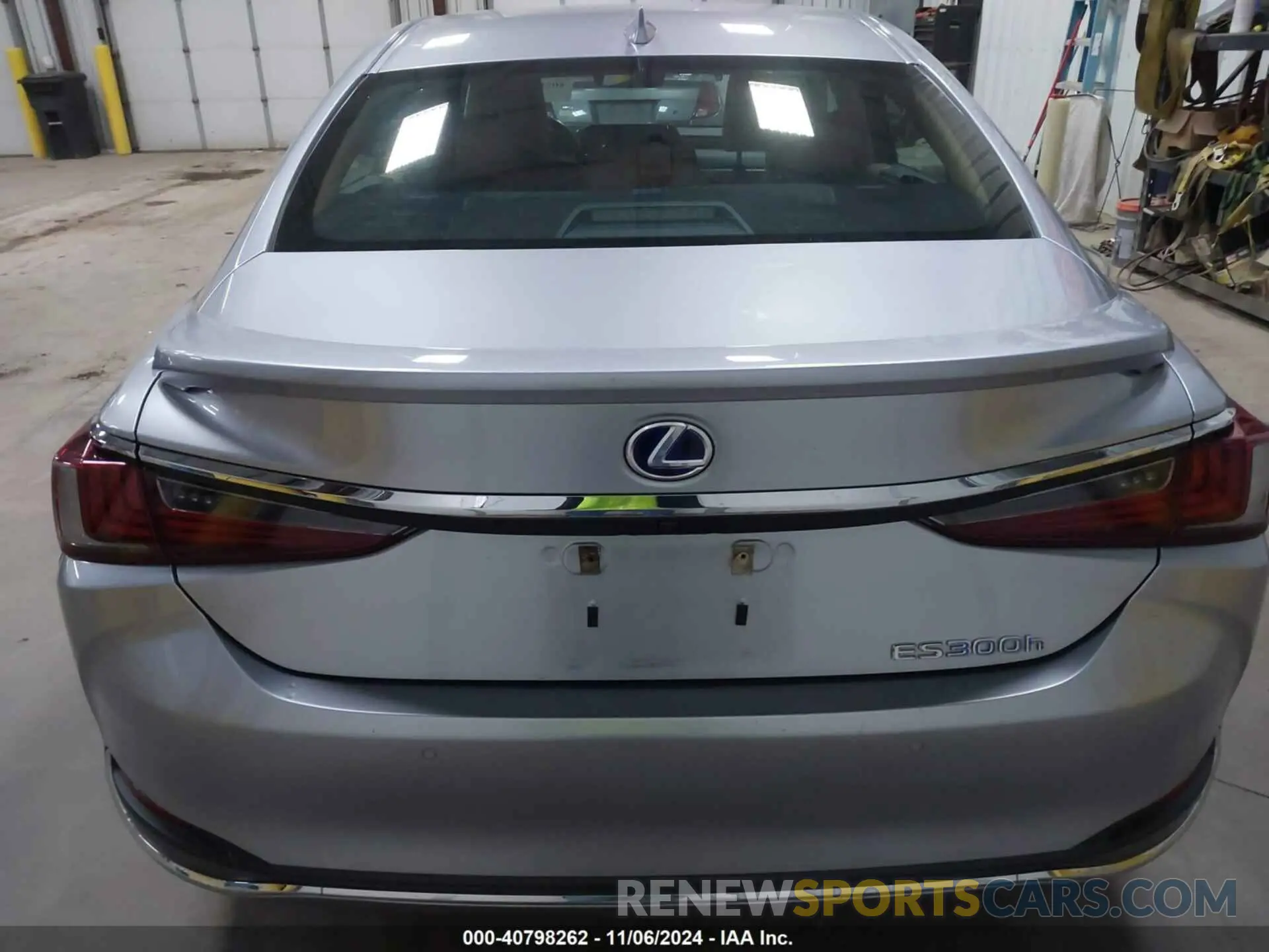 16 Photograph of a damaged car 58ADA1C10NU013375 LEXUS ES 300H 2022