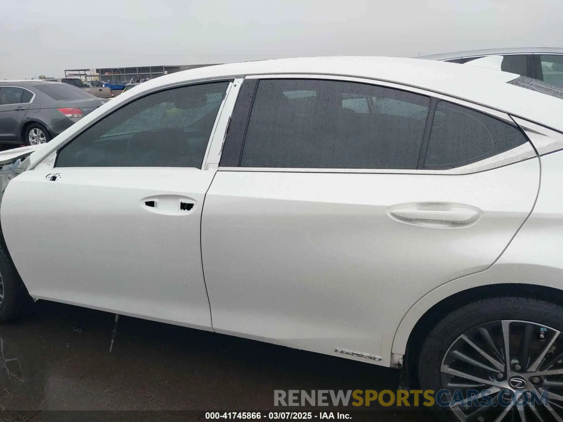 15 Photograph of a damaged car 58ADA1C11NU021128 LEXUS ES 300H 2022