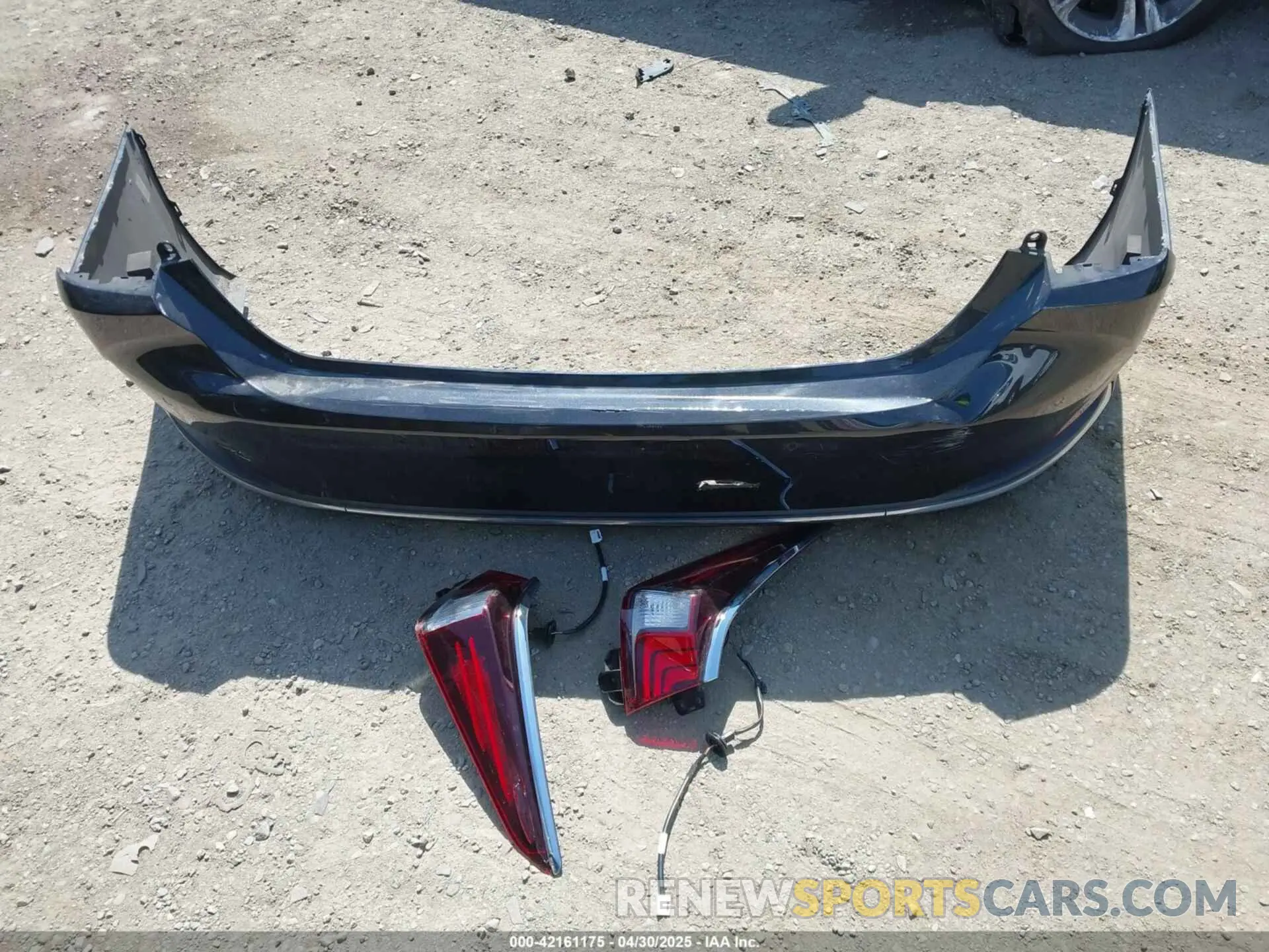 12 Photograph of a damaged car 58ADA1C13NU013399 LEXUS ES 300H 2022
