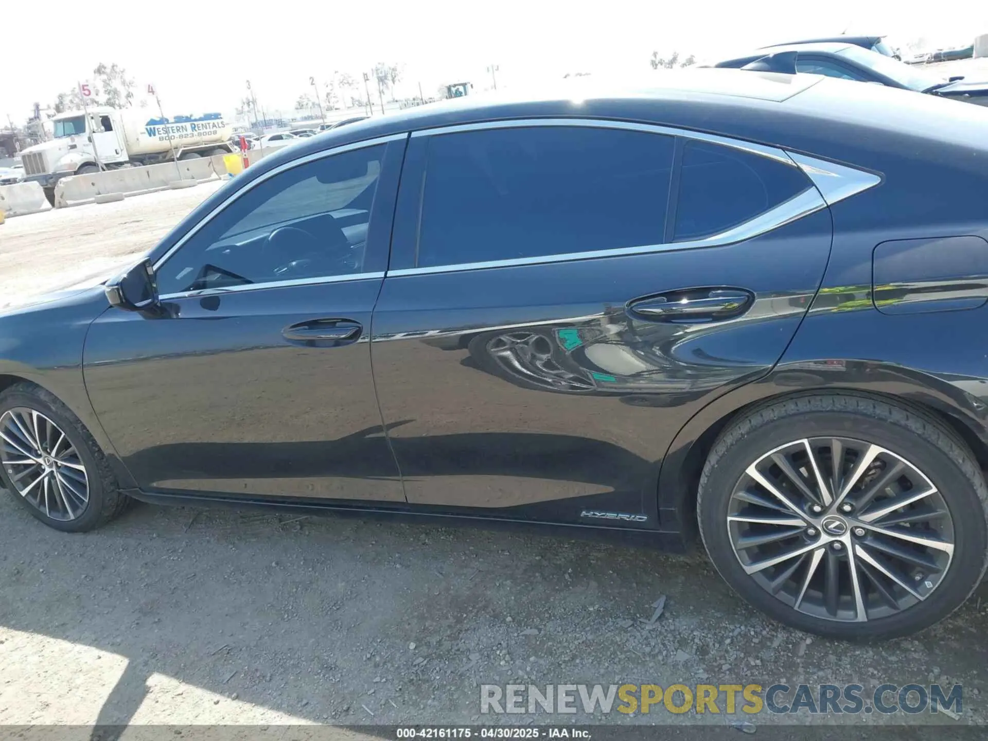 15 Photograph of a damaged car 58ADA1C13NU013399 LEXUS ES 300H 2022