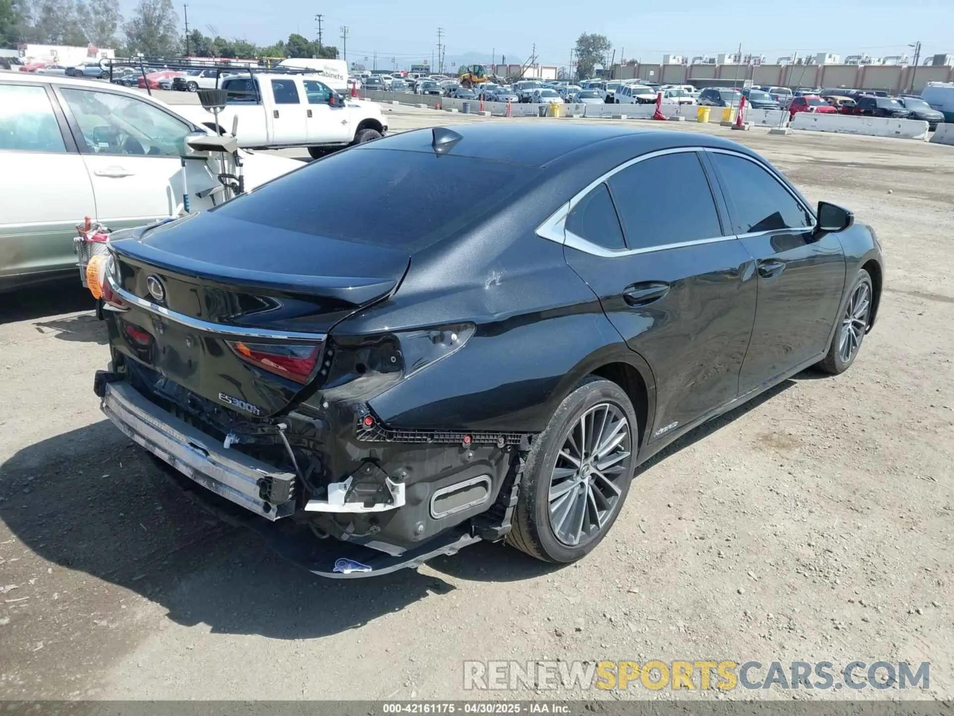4 Photograph of a damaged car 58ADA1C13NU013399 LEXUS ES 300H 2022