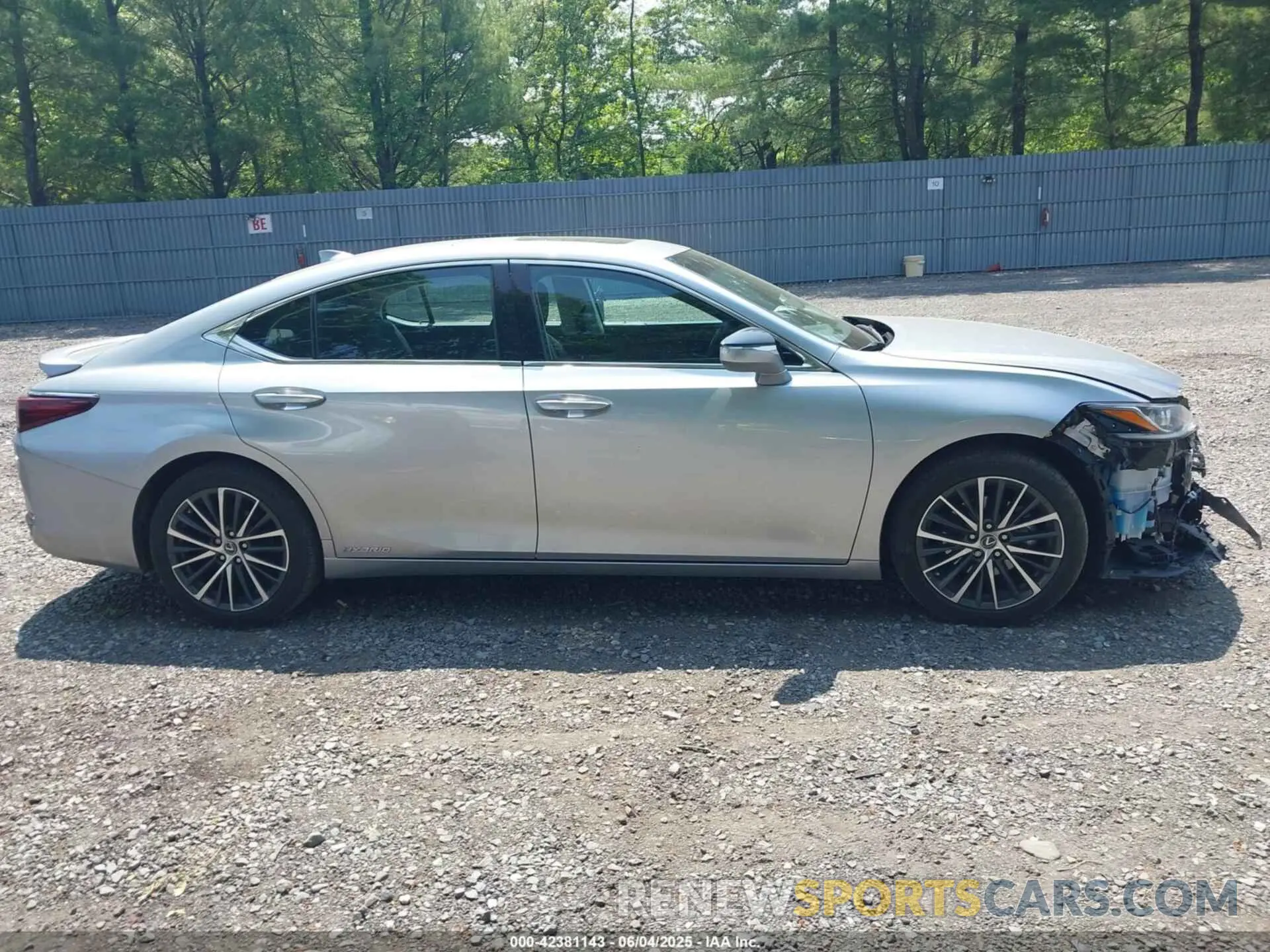13 Photograph of a damaged car 58ADA1C13NU017386 LEXUS ES 300H 2022