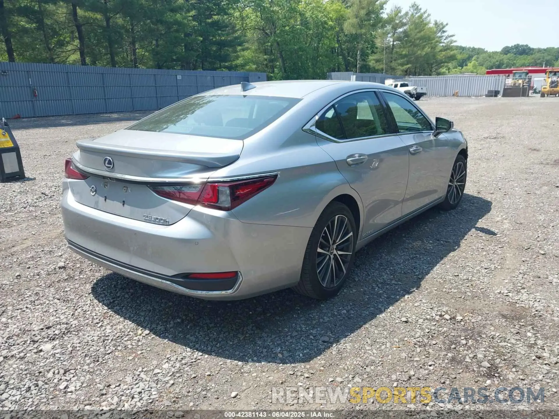 4 Photograph of a damaged car 58ADA1C13NU017386 LEXUS ES 300H 2022