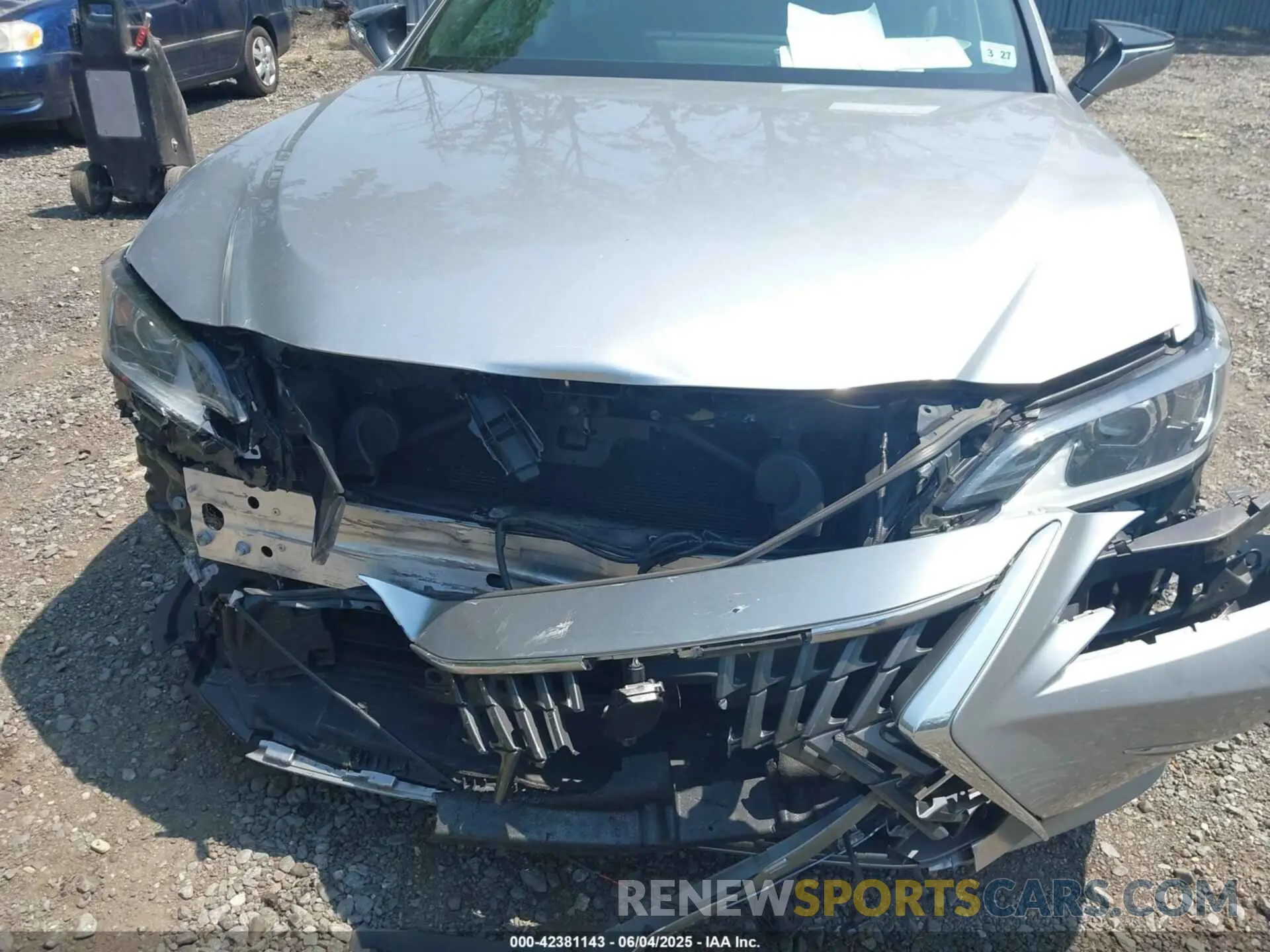 6 Photograph of a damaged car 58ADA1C13NU017386 LEXUS ES 300H 2022