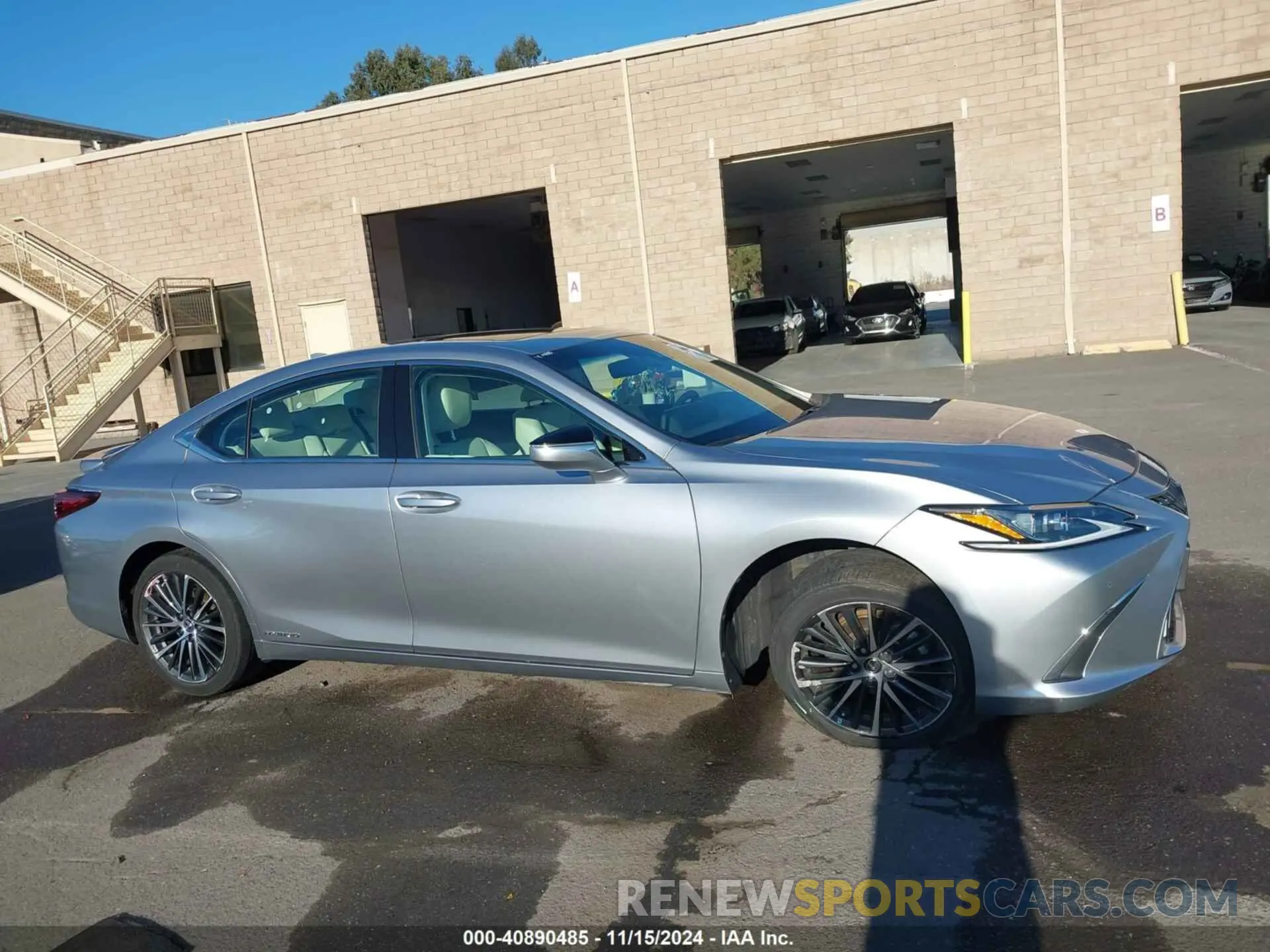 13 Photograph of a damaged car 58ADA1C15NU016353 LEXUS ES 300H 2022