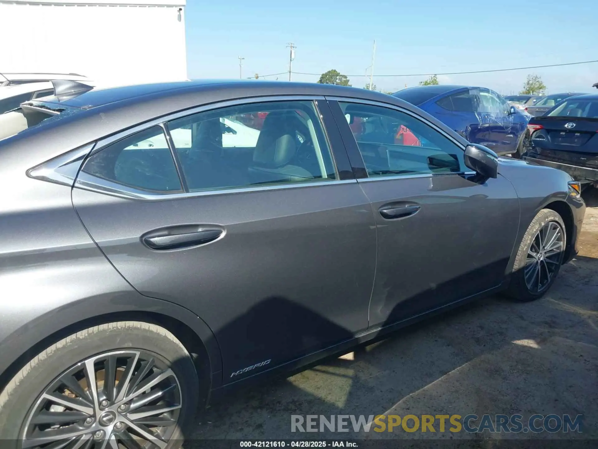 13 Photograph of a damaged car 58ADA1C15NU026266 LEXUS ES 300H 2022