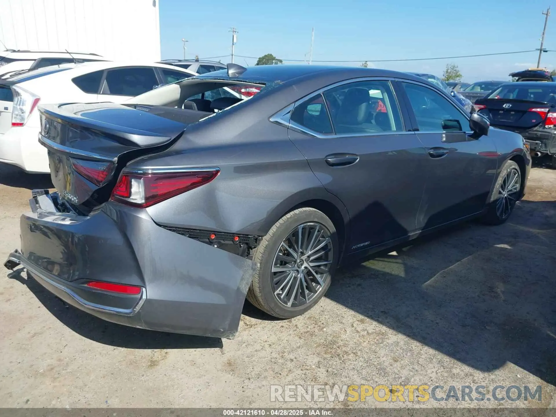 4 Photograph of a damaged car 58ADA1C15NU026266 LEXUS ES 300H 2022