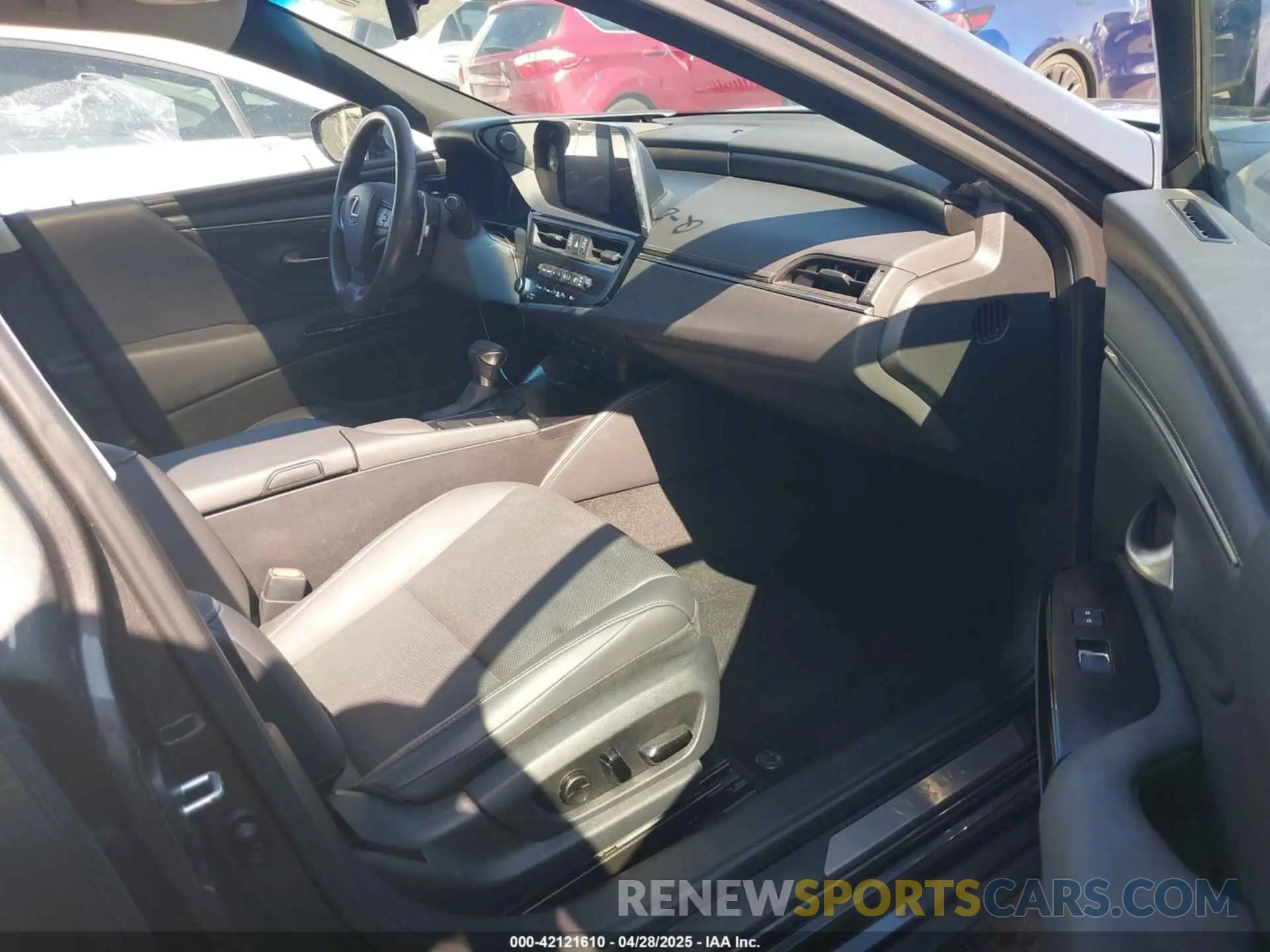 5 Photograph of a damaged car 58ADA1C15NU026266 LEXUS ES 300H 2022
