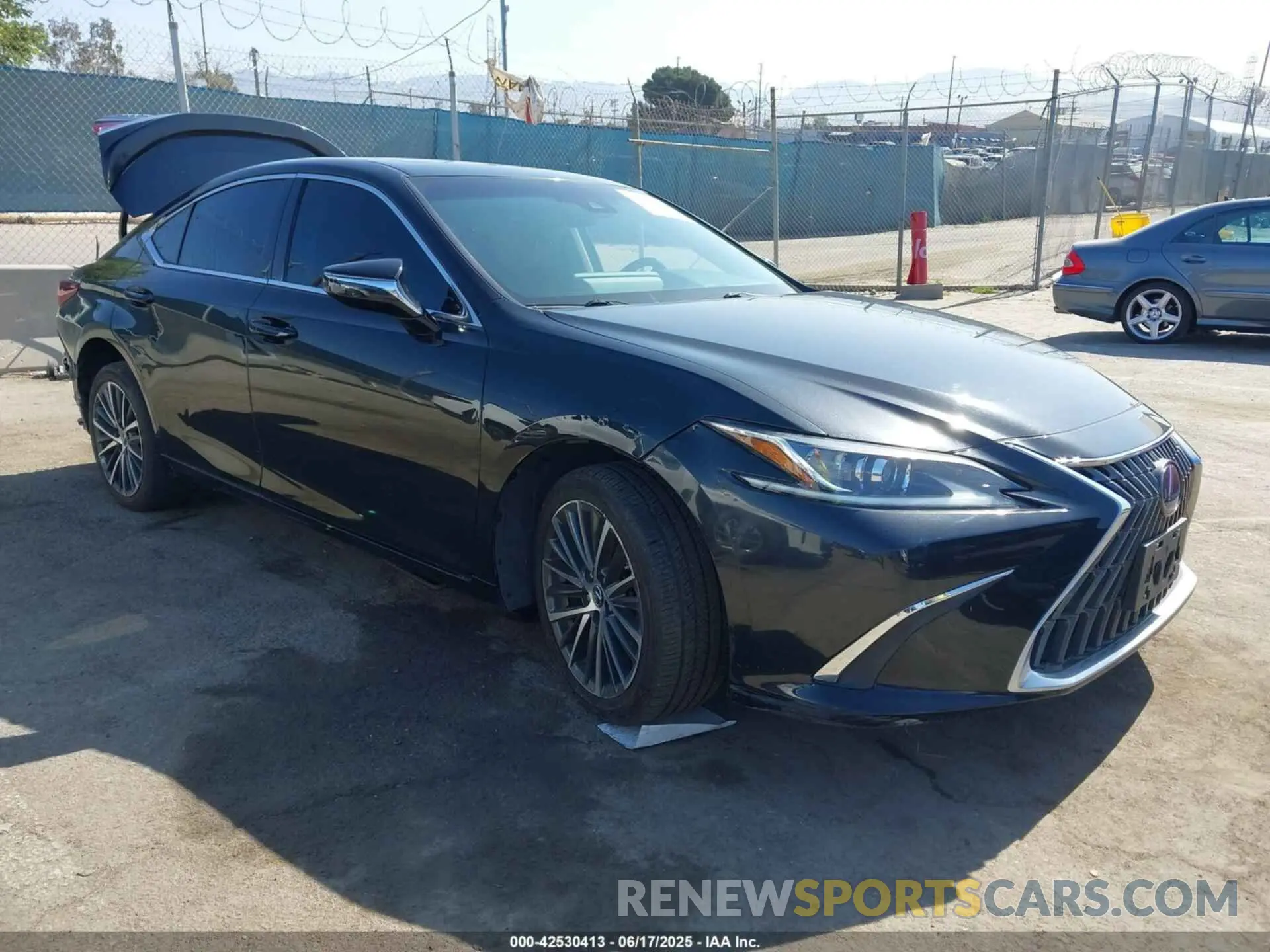 1 Photograph of a damaged car 58ADA1C17NU017942 LEXUS ES 300H 2022