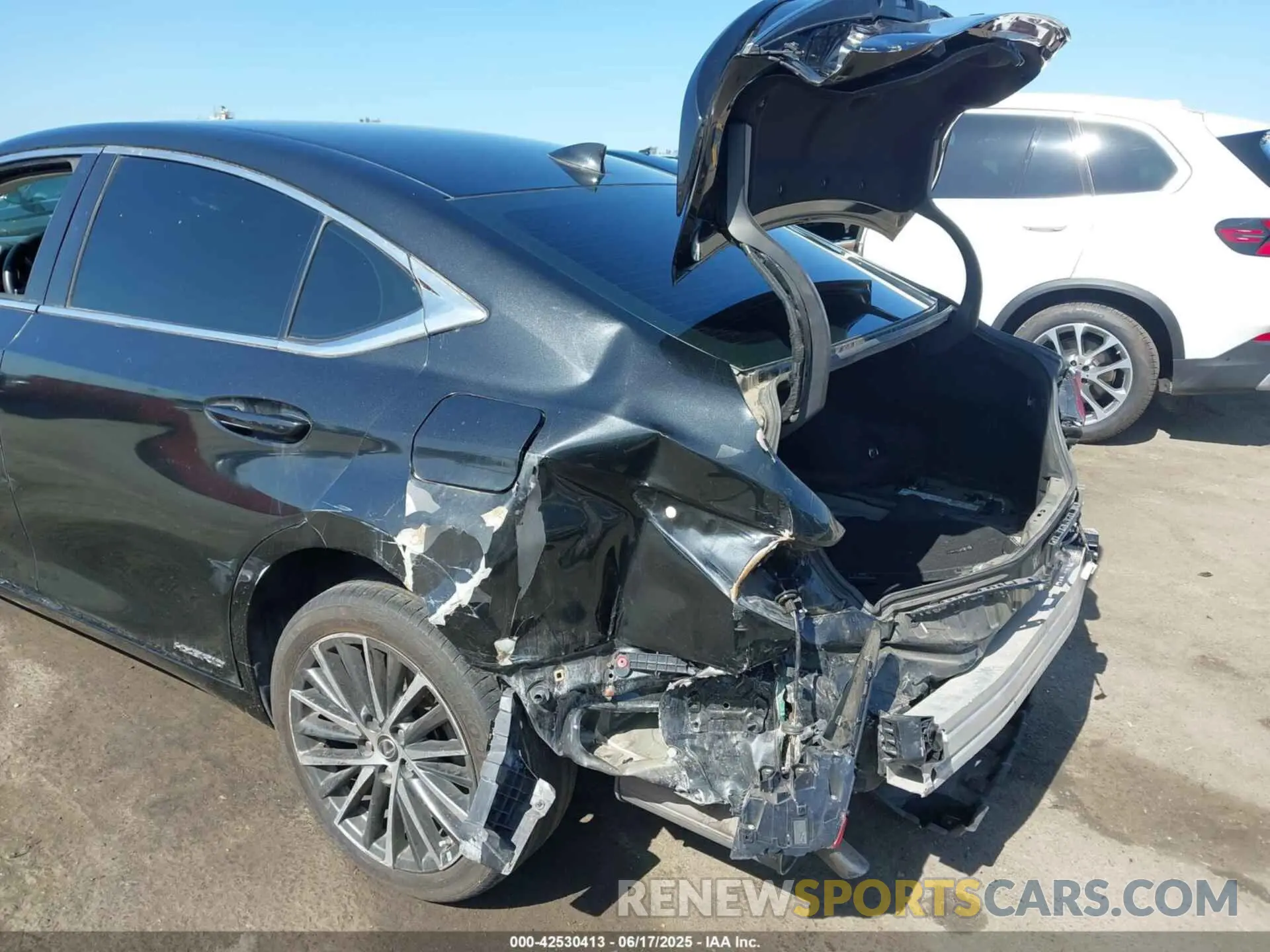 6 Photograph of a damaged car 58ADA1C17NU017942 LEXUS ES 300H 2022