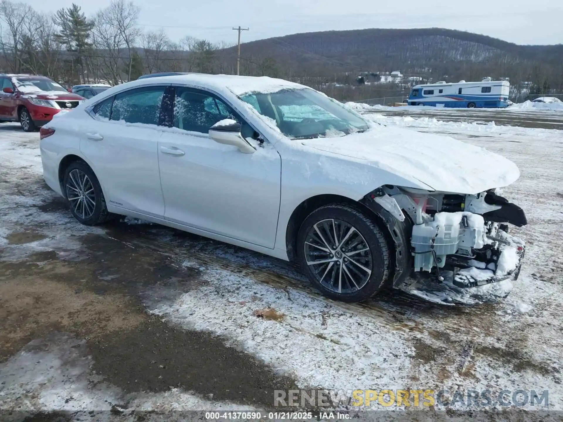 1 Photograph of a damaged car 58ADA1C17NU025202 LEXUS ES 300H 2022