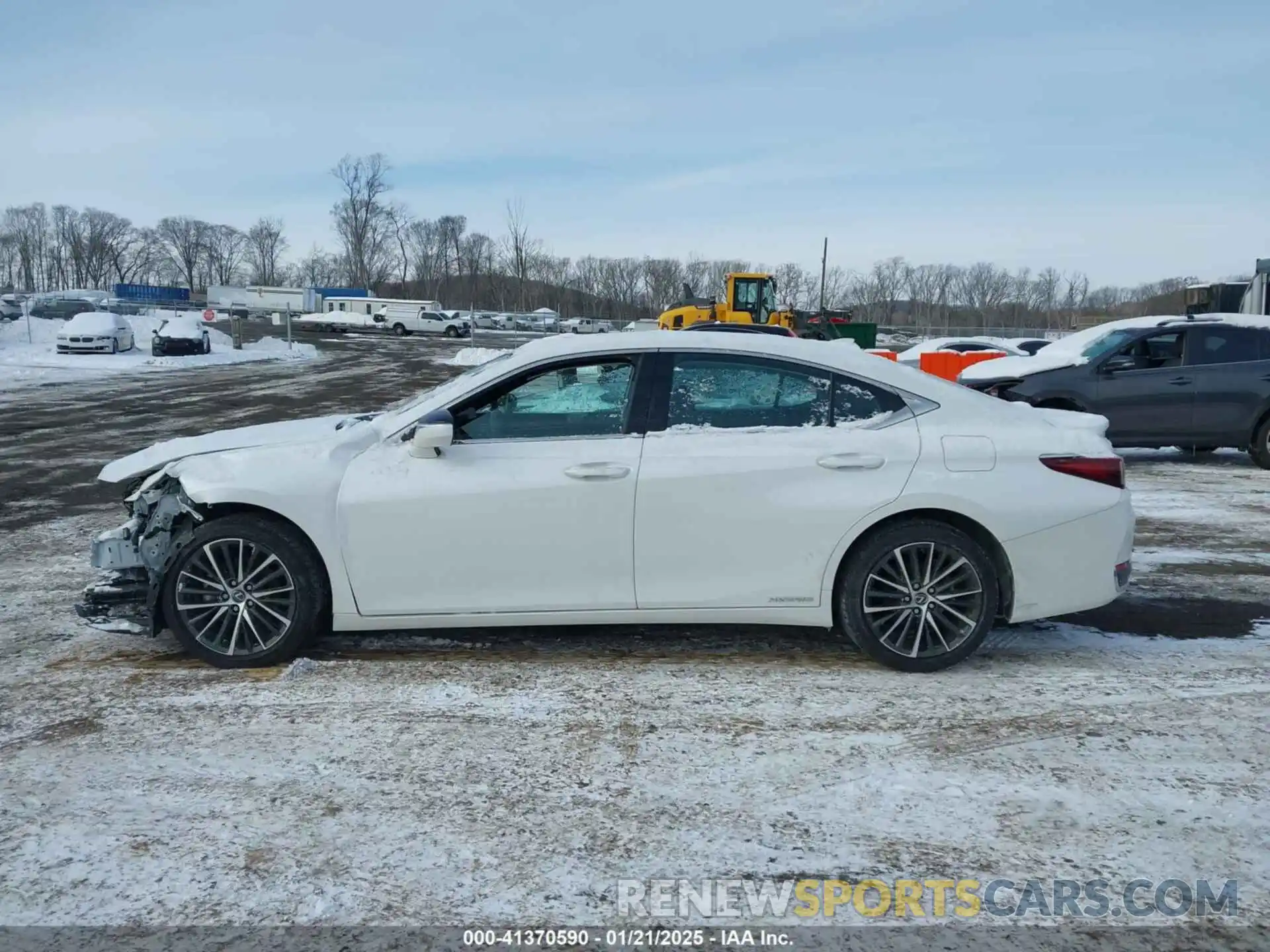 15 Photograph of a damaged car 58ADA1C17NU025202 LEXUS ES 300H 2022