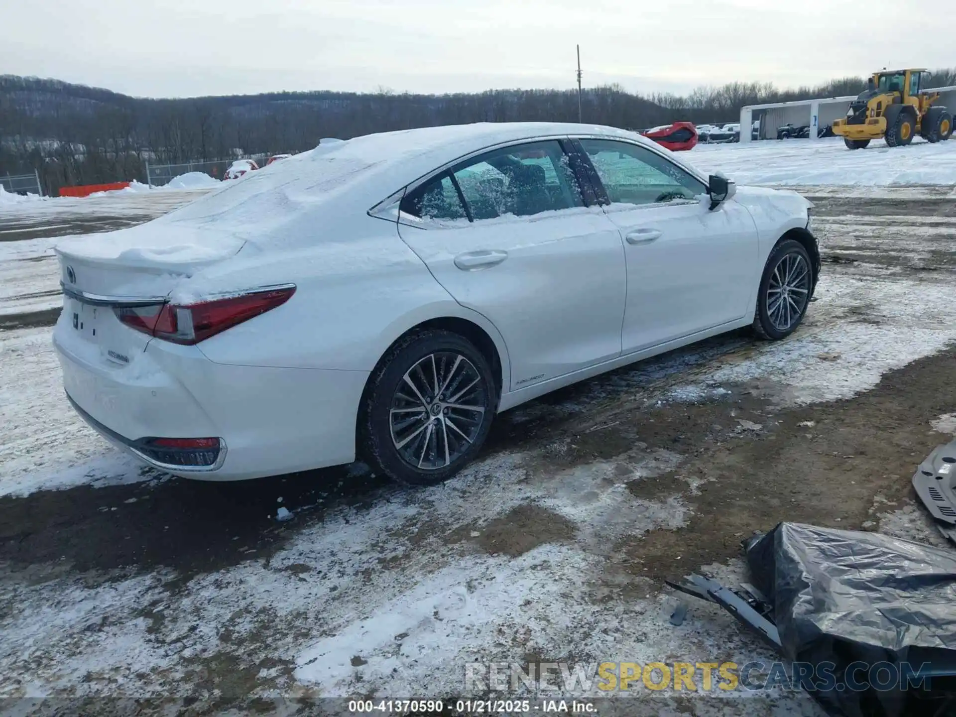 4 Photograph of a damaged car 58ADA1C17NU025202 LEXUS ES 300H 2022