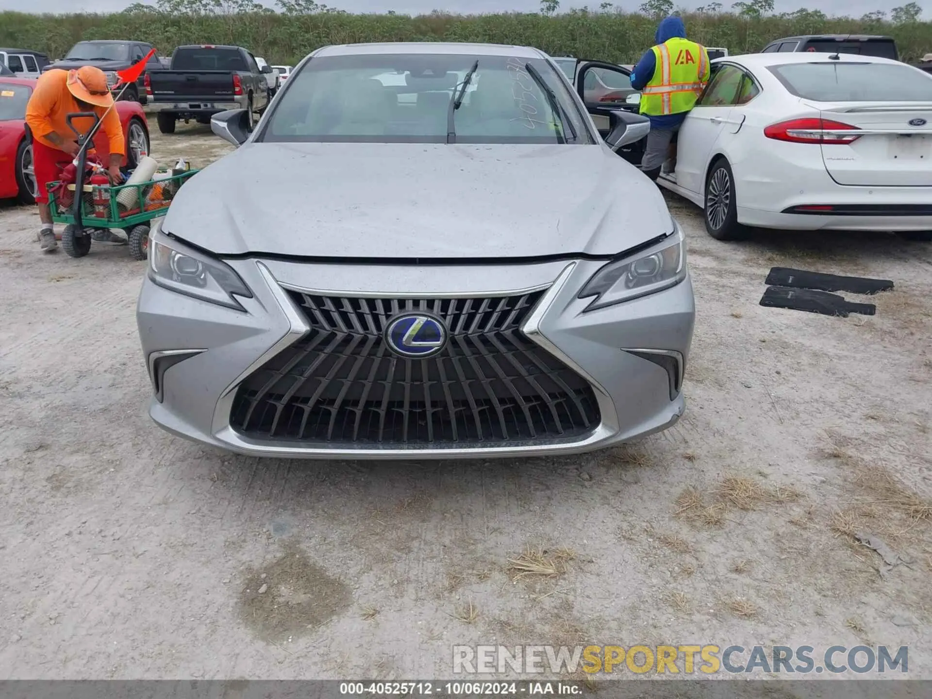 12 Photograph of a damaged car 58ADA1C1XNU015697 LEXUS ES 300H 2022