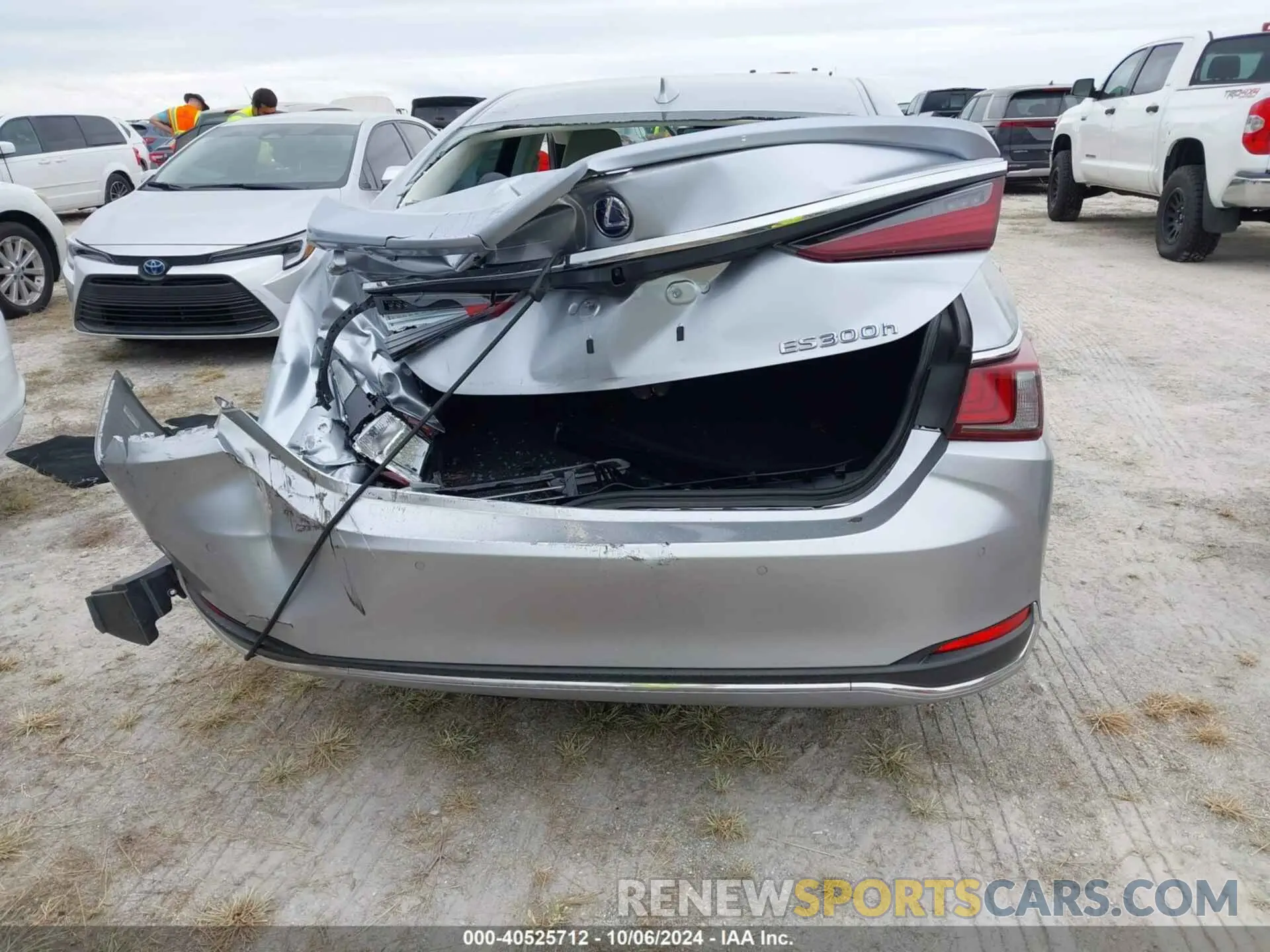 16 Photograph of a damaged car 58ADA1C1XNU015697 LEXUS ES 300H 2022