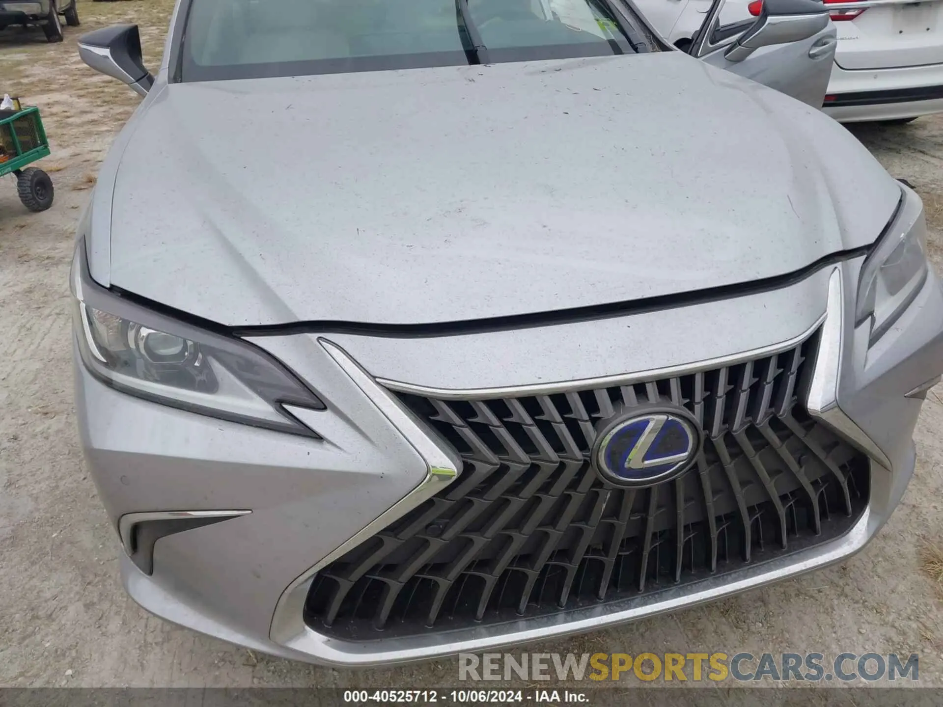 6 Photograph of a damaged car 58ADA1C1XNU015697 LEXUS ES 300H 2022