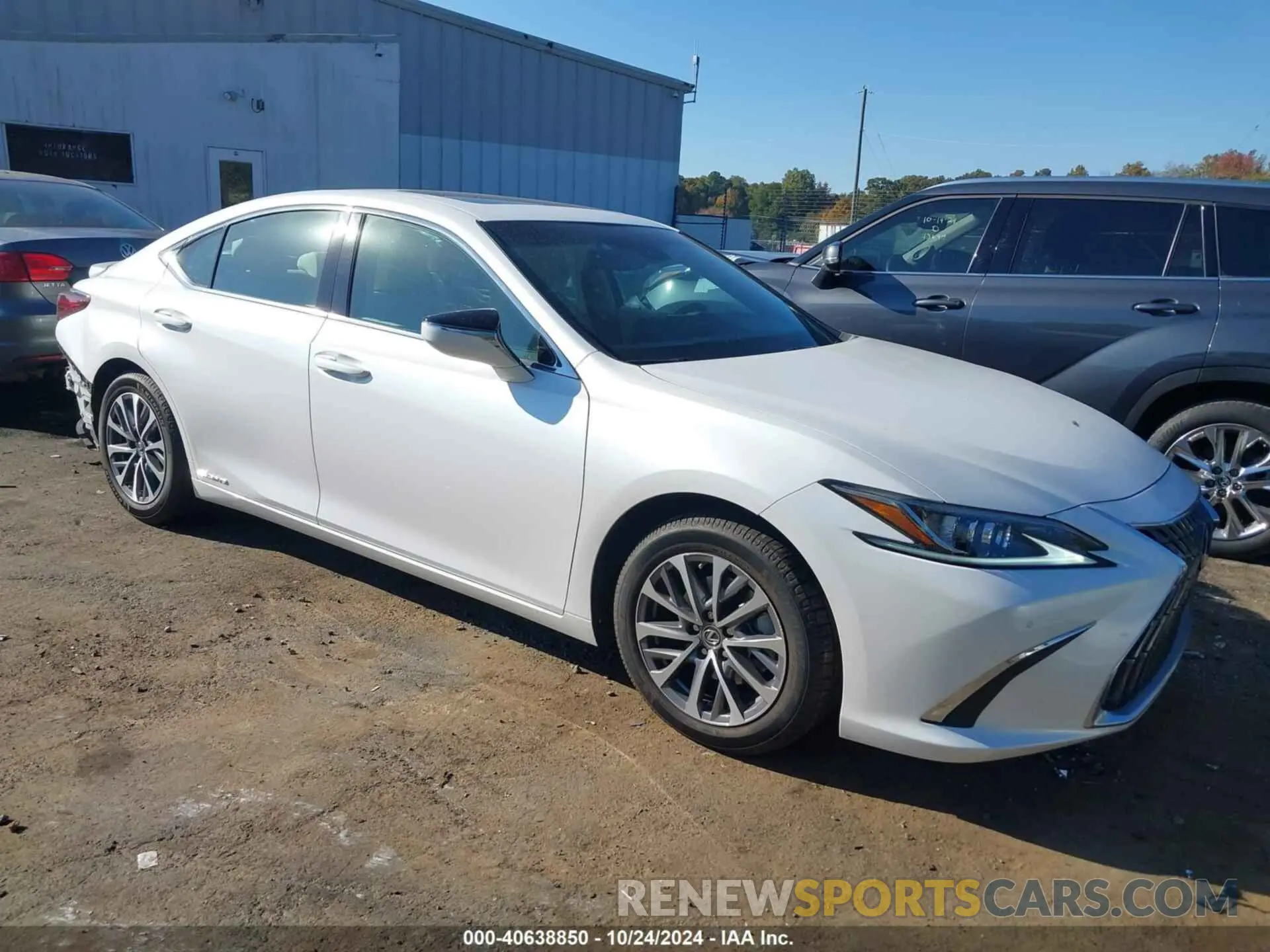 1 Photograph of a damaged car 58ADA1C1XNU017546 LEXUS ES 300H 2022