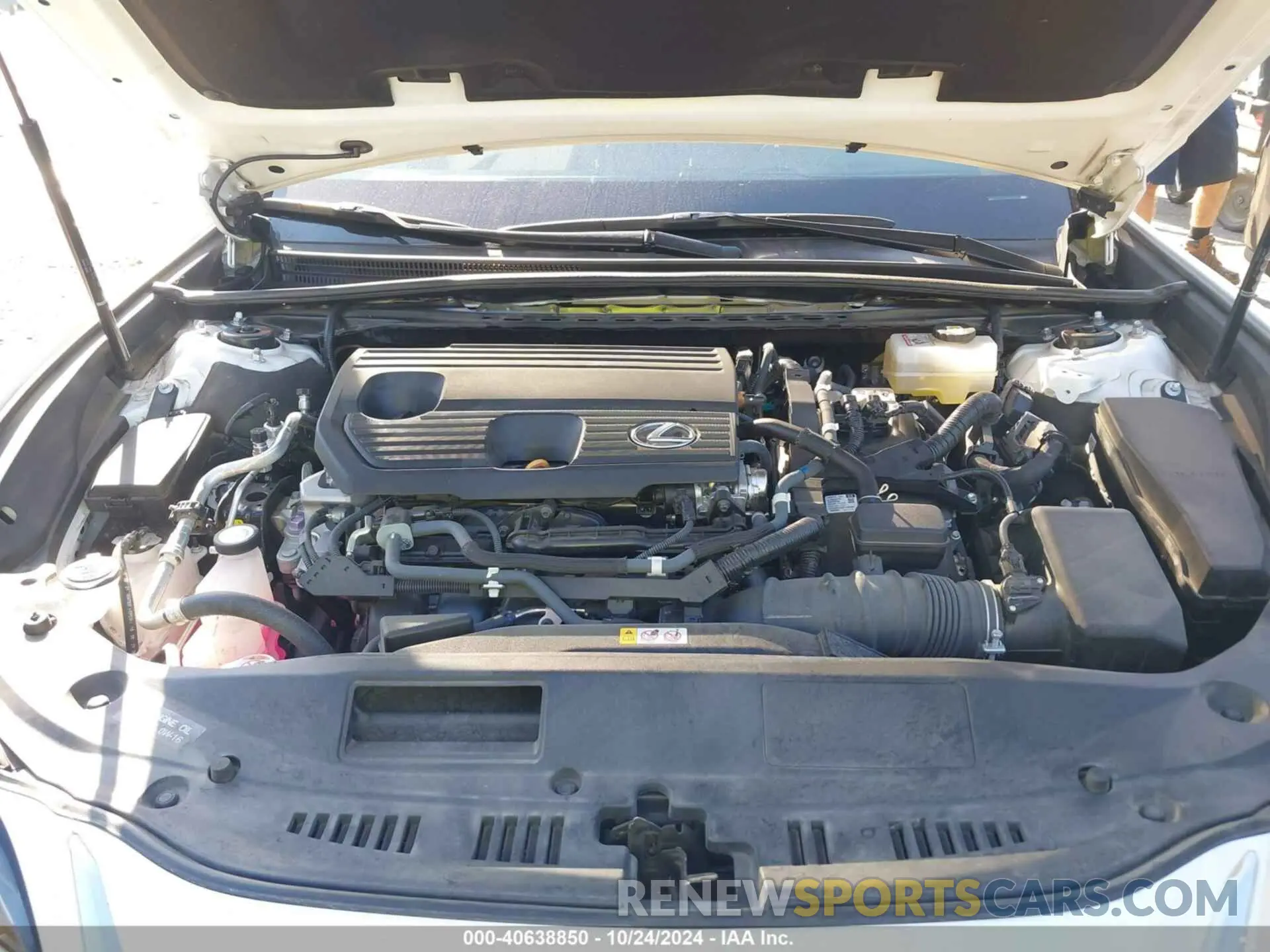 10 Photograph of a damaged car 58ADA1C1XNU017546 LEXUS ES 300H 2022