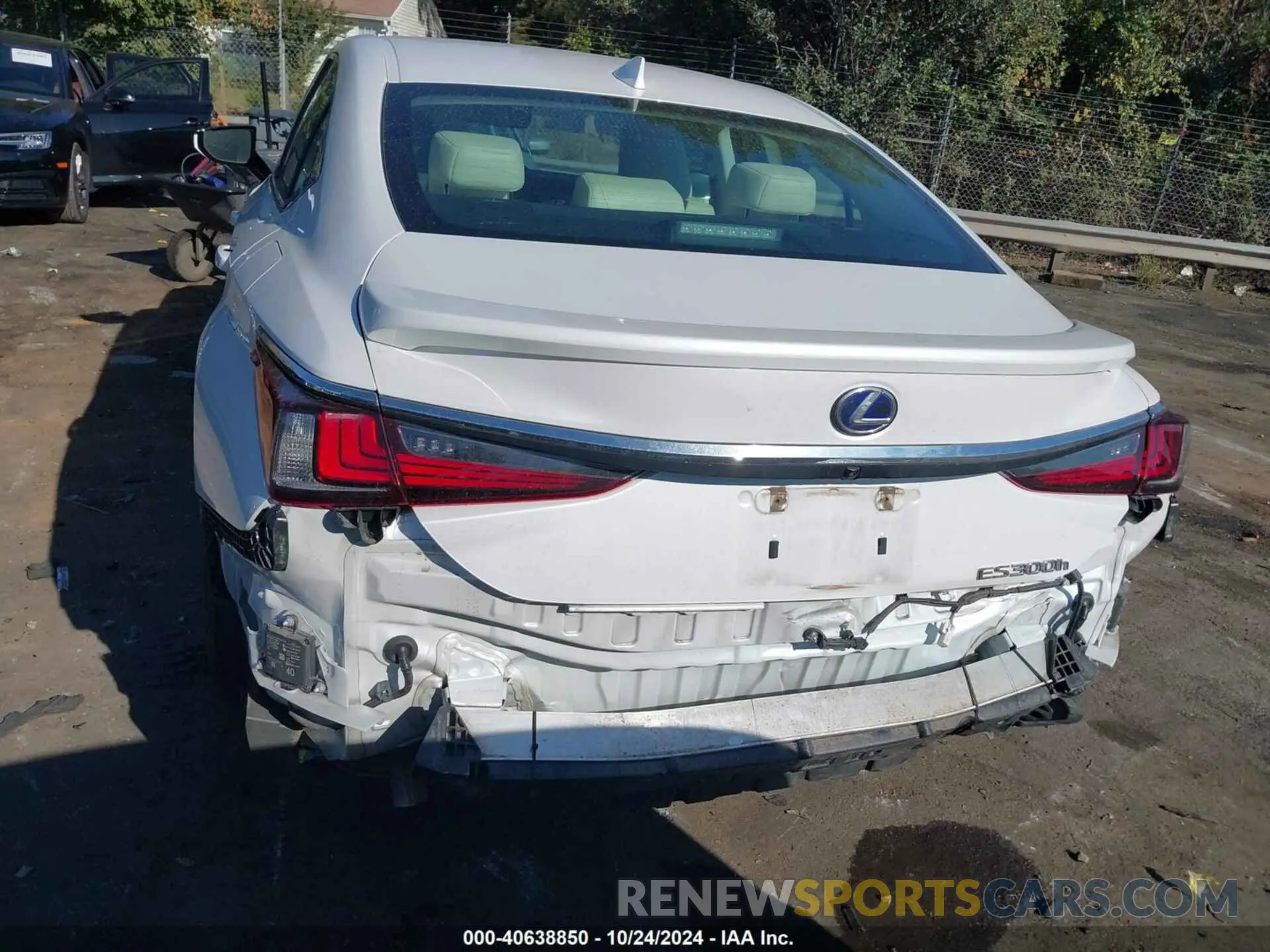 16 Photograph of a damaged car 58ADA1C1XNU017546 LEXUS ES 300H 2022