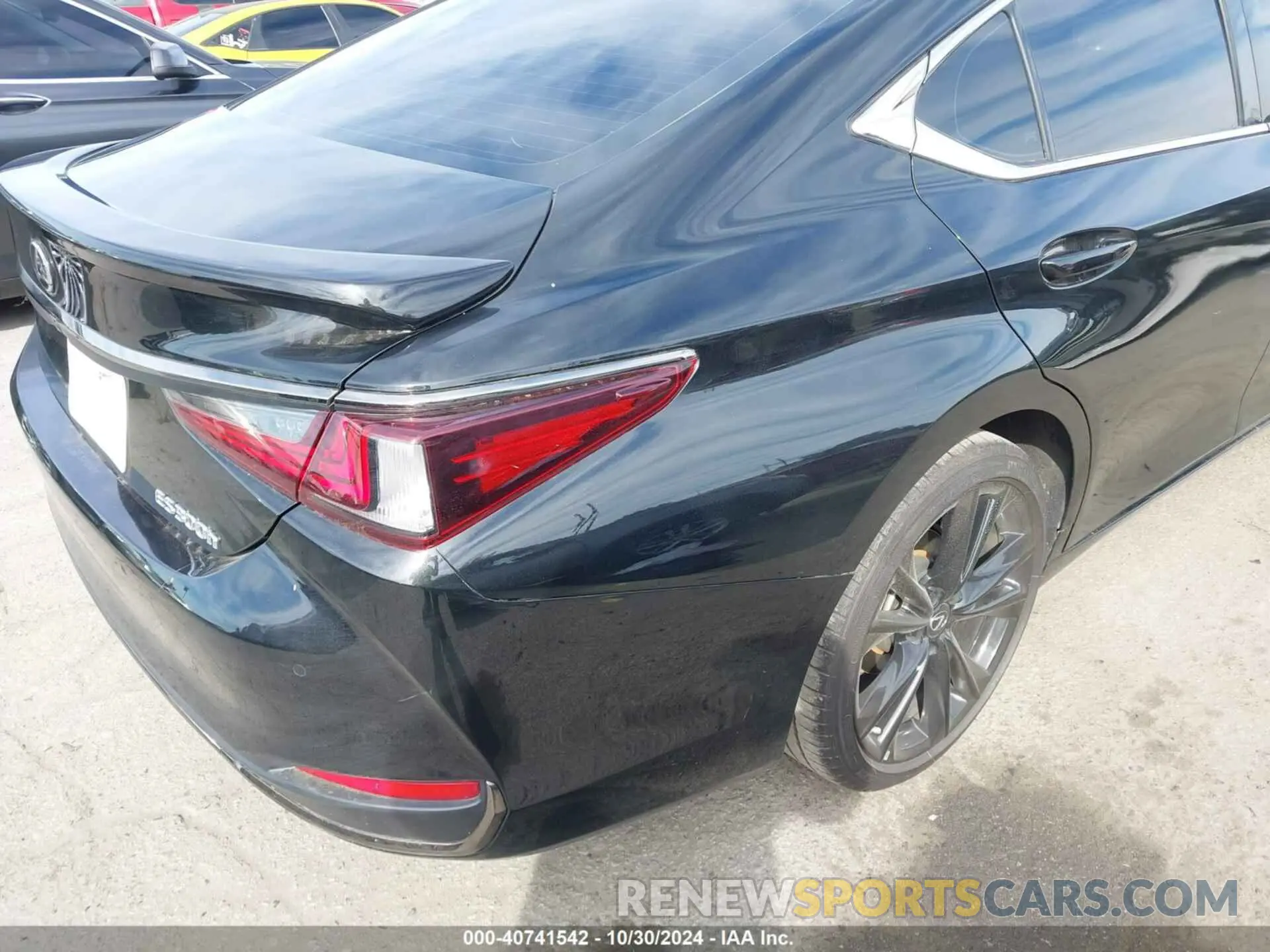 4 Photograph of a damaged car 58ABA1C10PU036438 LEXUS ES 300H 2023