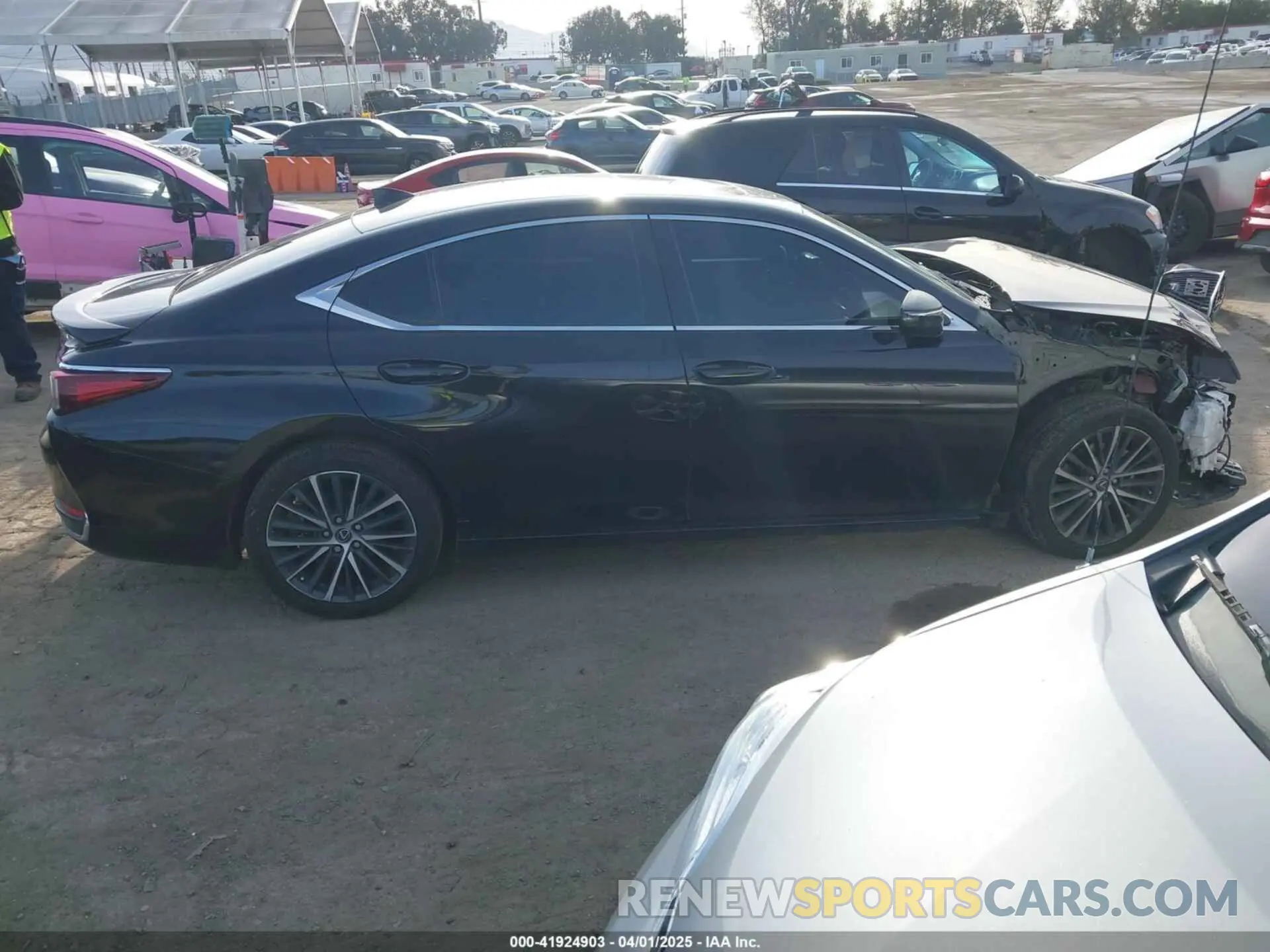 14 Photograph of a damaged car 58ADA1C10PU026937 LEXUS ES 300H 2023
