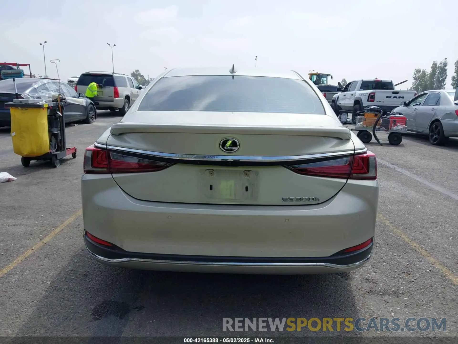 16 Photograph of a damaged car 58ADA1C11PU031239 LEXUS ES 300H 2023