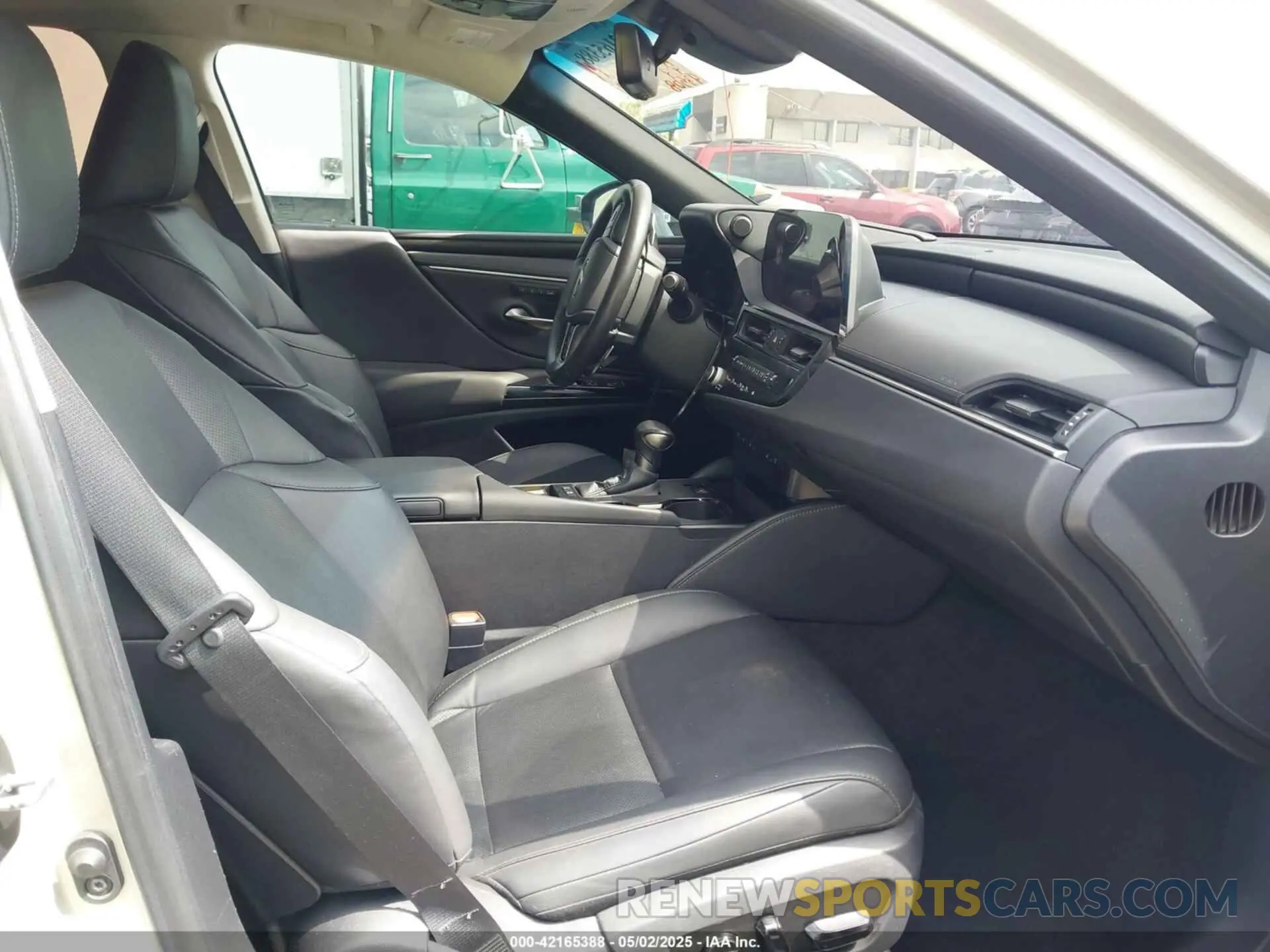 5 Photograph of a damaged car 58ADA1C11PU031239 LEXUS ES 300H 2023