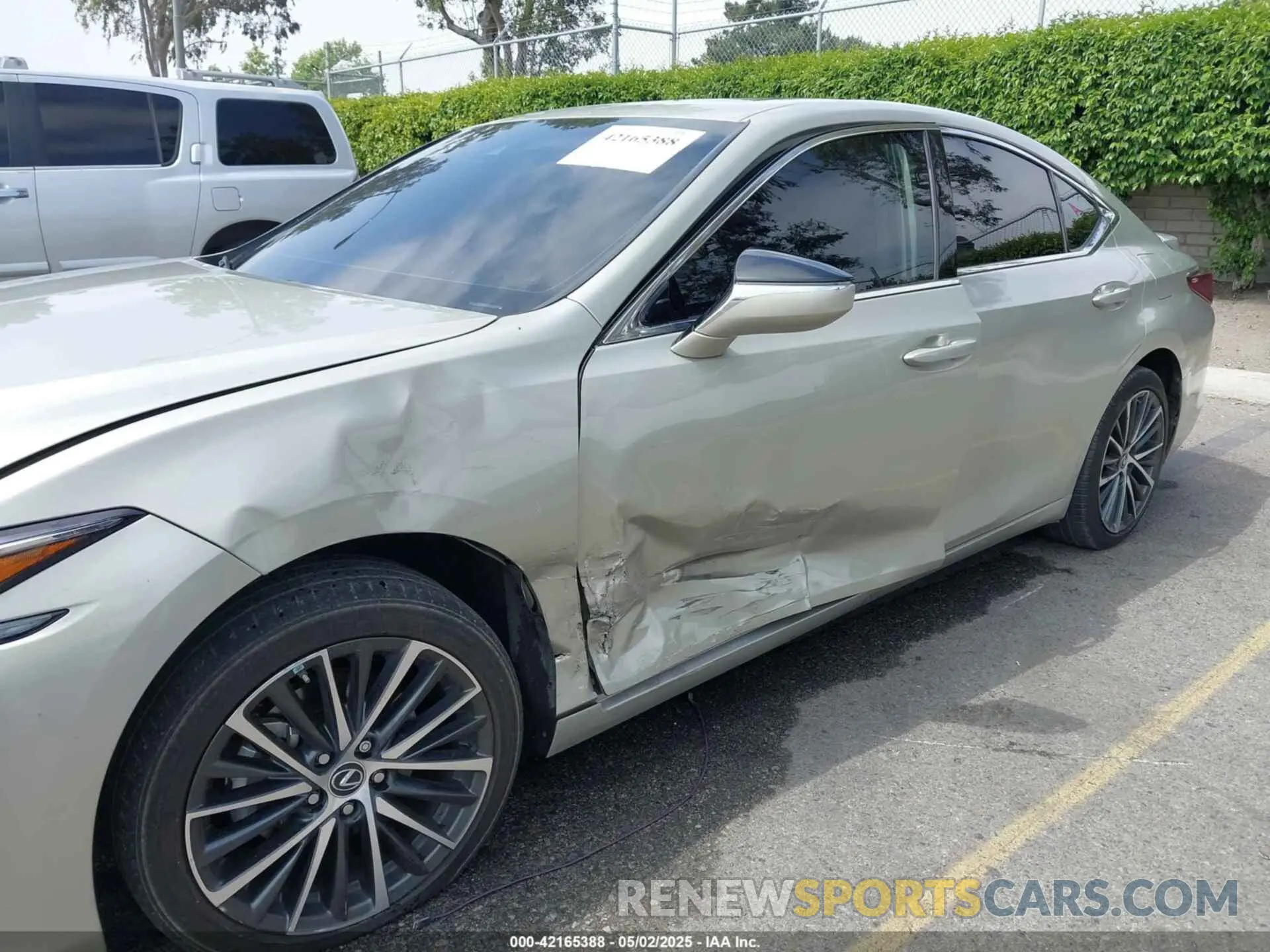6 Photograph of a damaged car 58ADA1C11PU031239 LEXUS ES 300H 2023