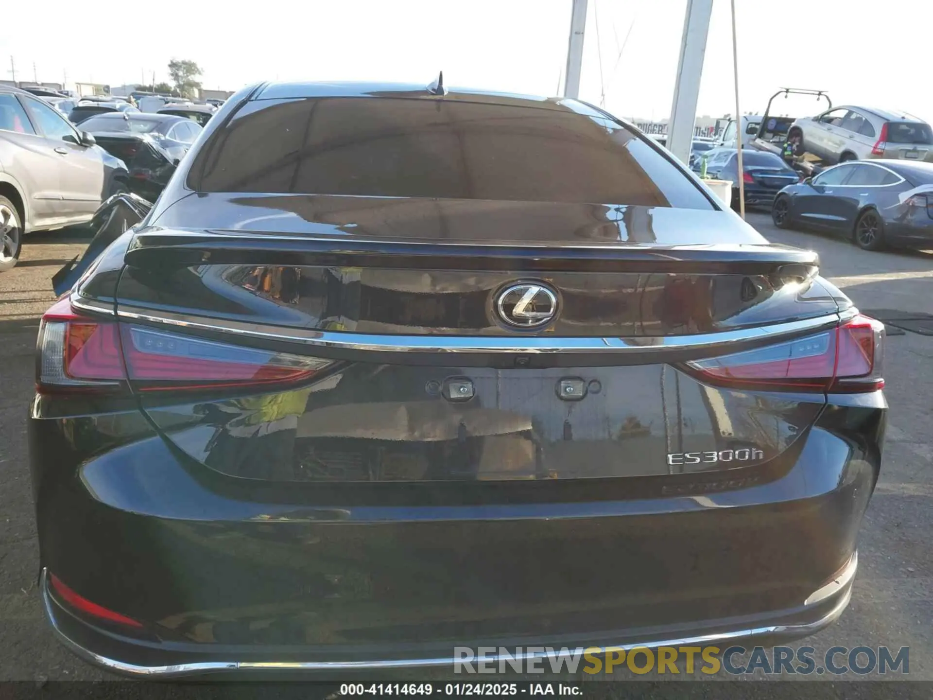 17 Photograph of a damaged car 58ADA1C13PU033123 LEXUS ES 300H 2023