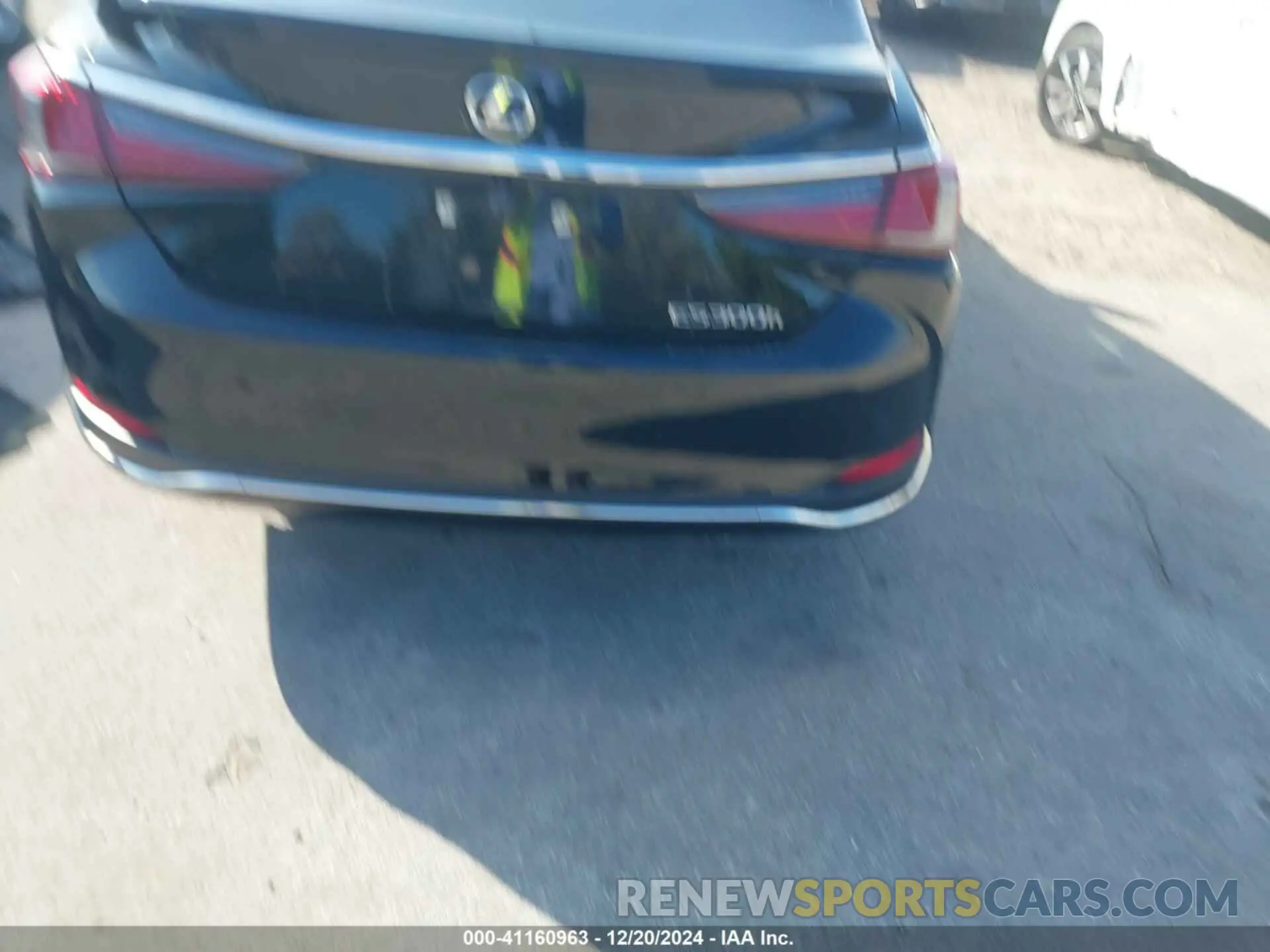 16 Photograph of a damaged car 58ADA1C16PU029664 LEXUS ES 300H 2023