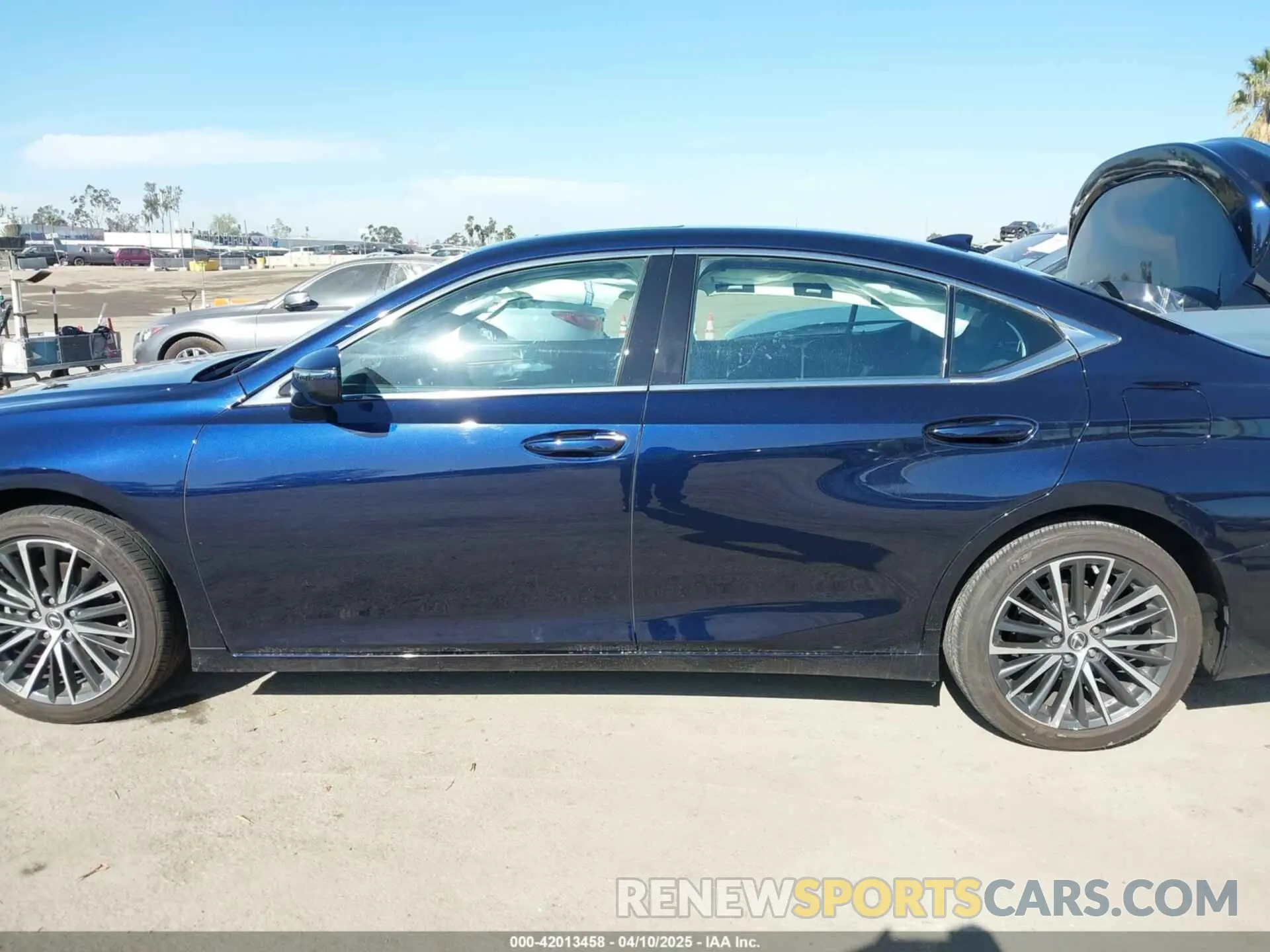13 Photograph of a damaged car 58ADA1C19PU027018 LEXUS ES 300H 2023