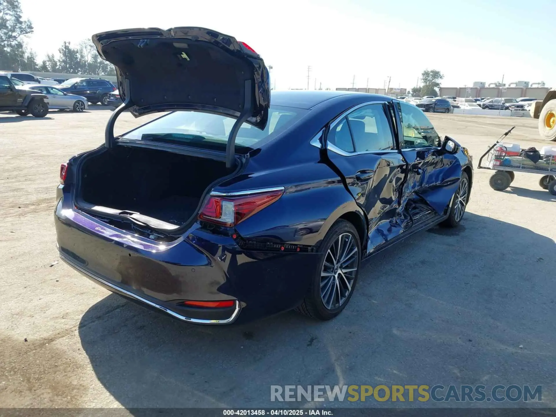 4 Photograph of a damaged car 58ADA1C19PU027018 LEXUS ES 300H 2023