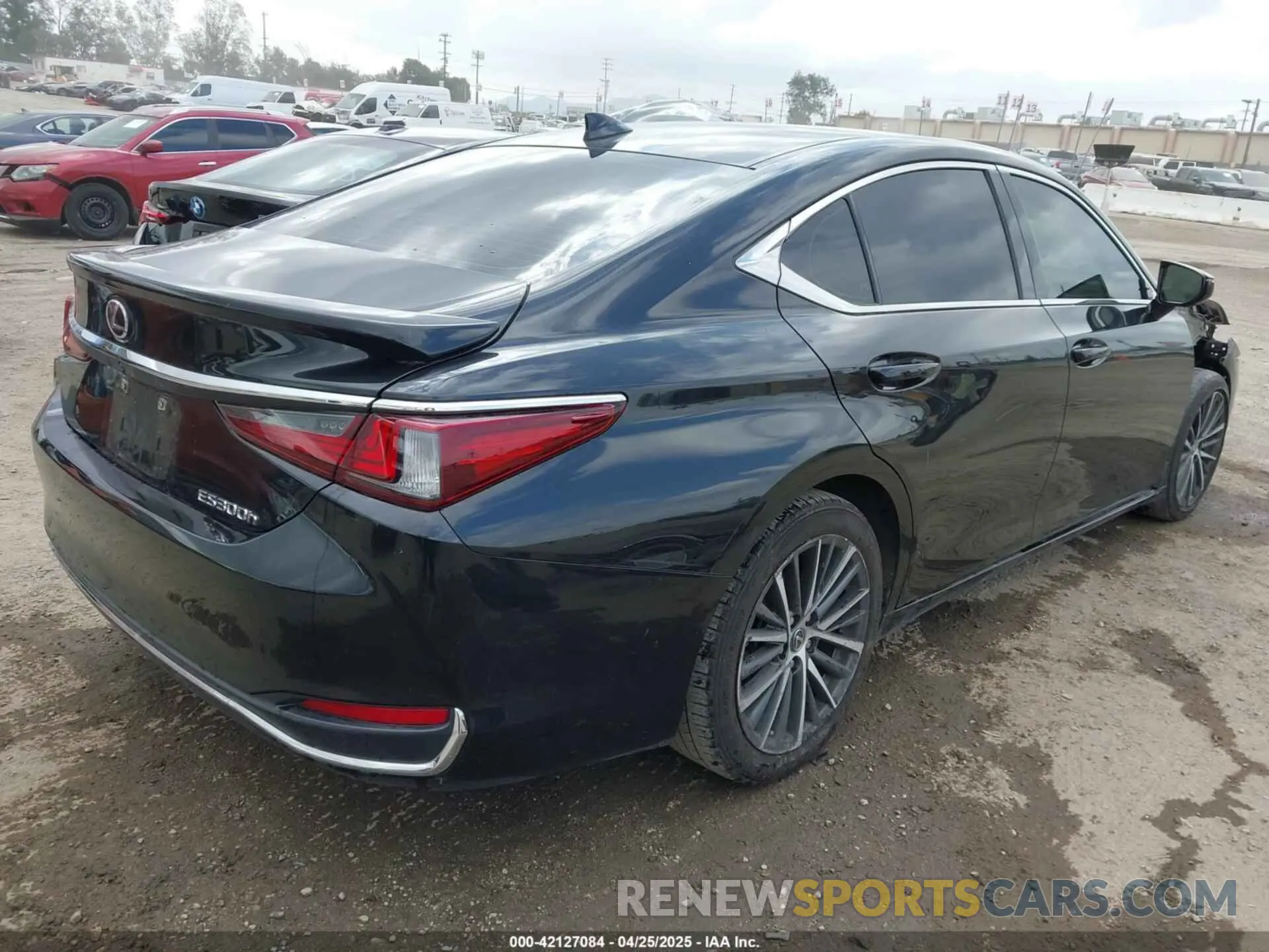 4 Photograph of a damaged car 58ADA1C19PU030176 LEXUS ES 300H 2023