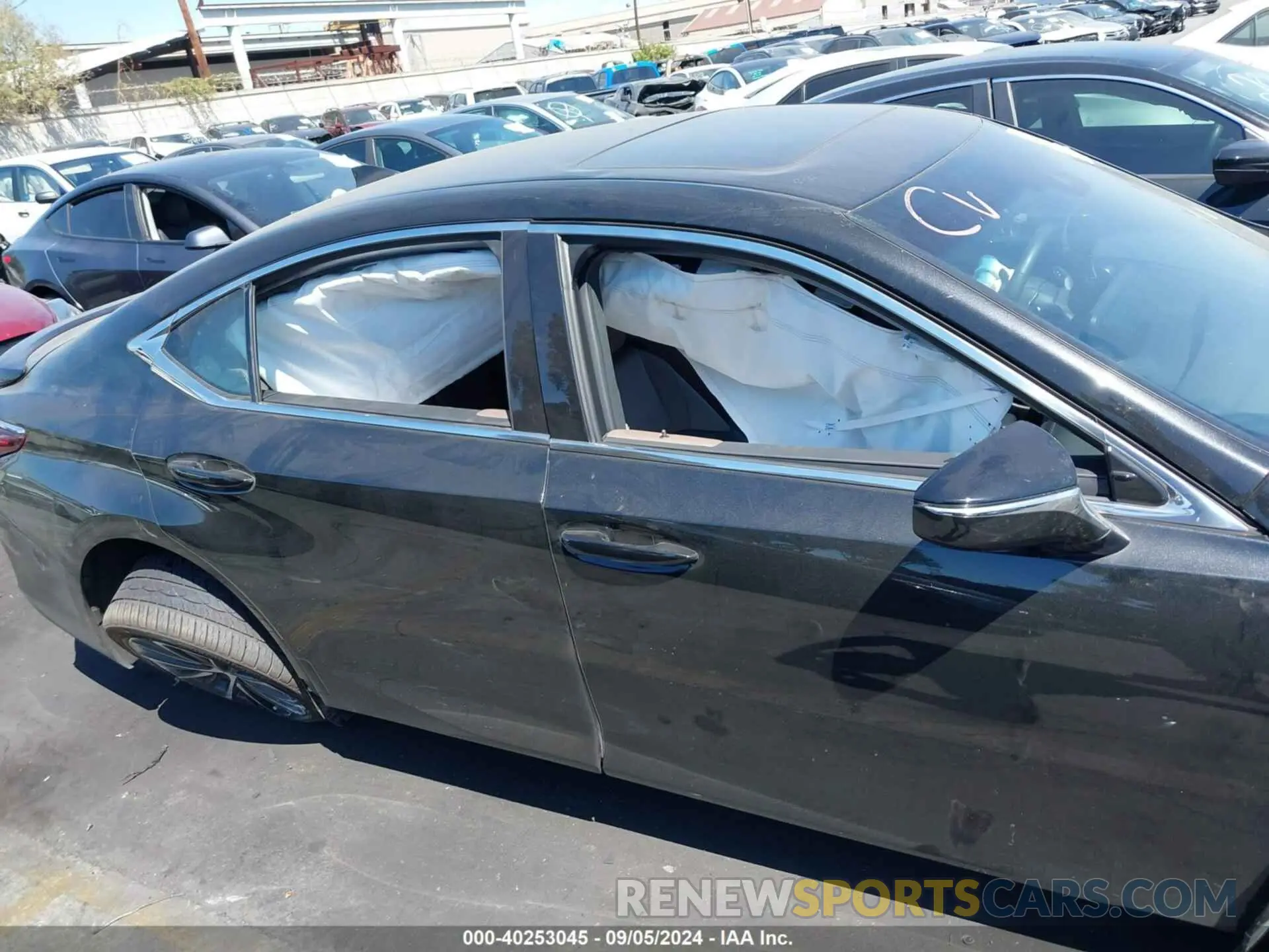 14 Photograph of a damaged car 58ADA1C11RU040977 LEXUS ES 300H 2024