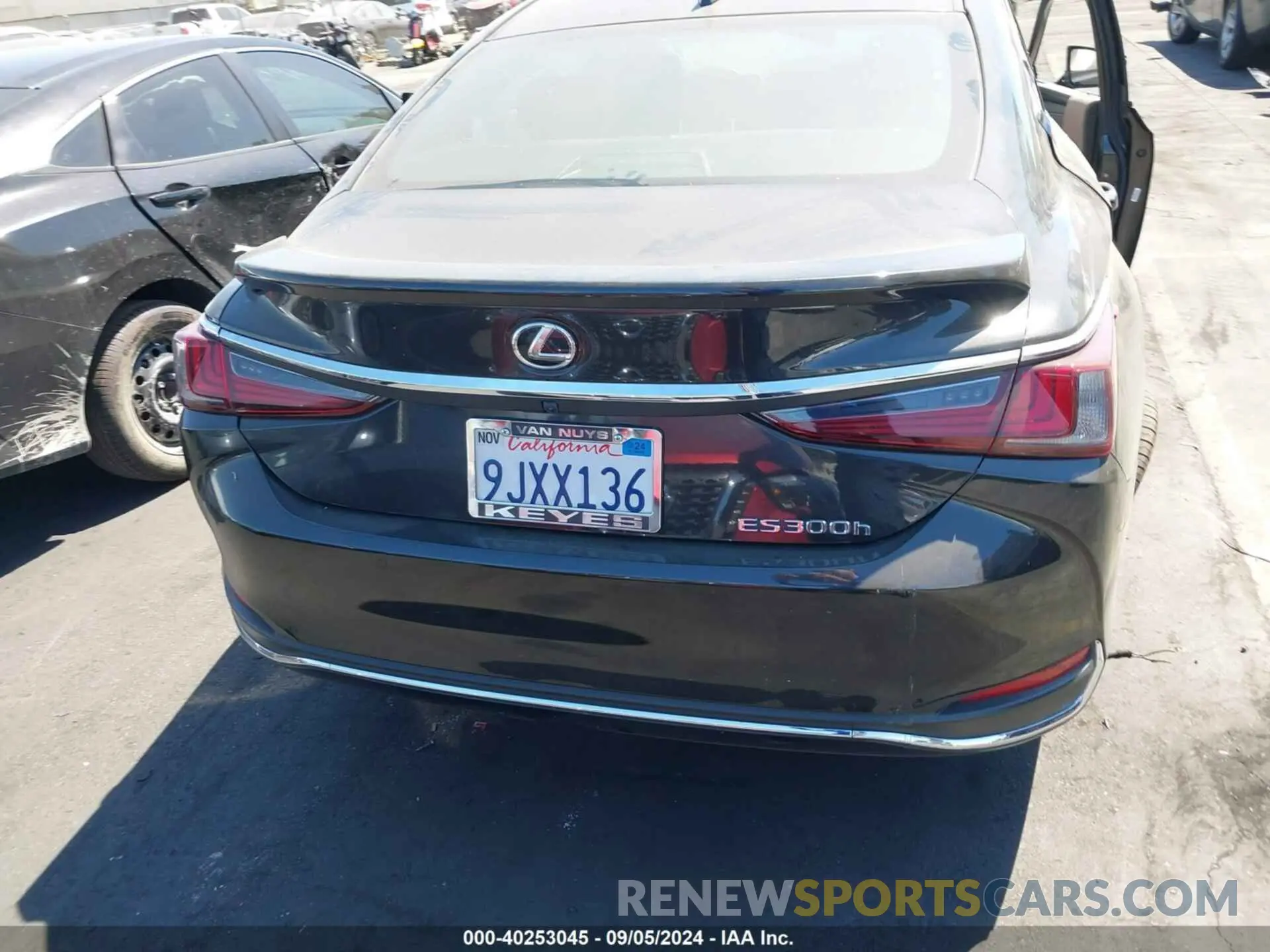 17 Photograph of a damaged car 58ADA1C11RU040977 LEXUS ES 300H 2024