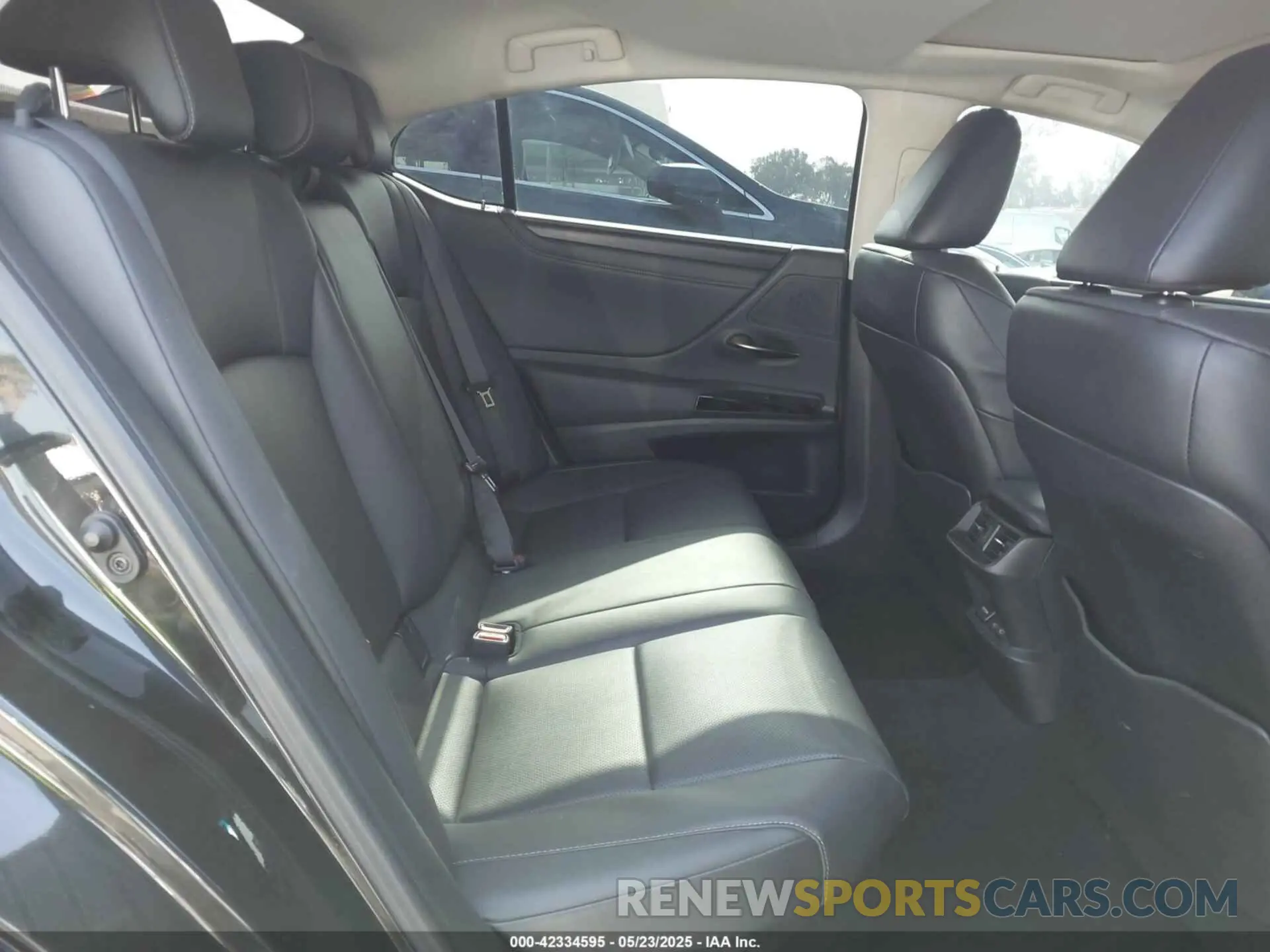 8 Photograph of a damaged car 58ADA1C14RU037328 LEXUS ES 300H 2024