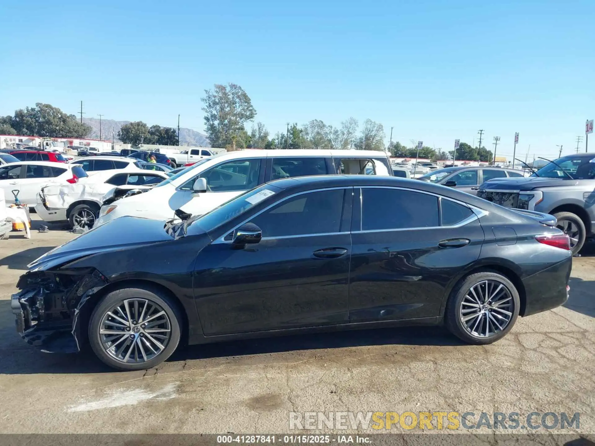 14 Photograph of a damaged car 58ADA1C14RU037460 LEXUS ES 300H 2024