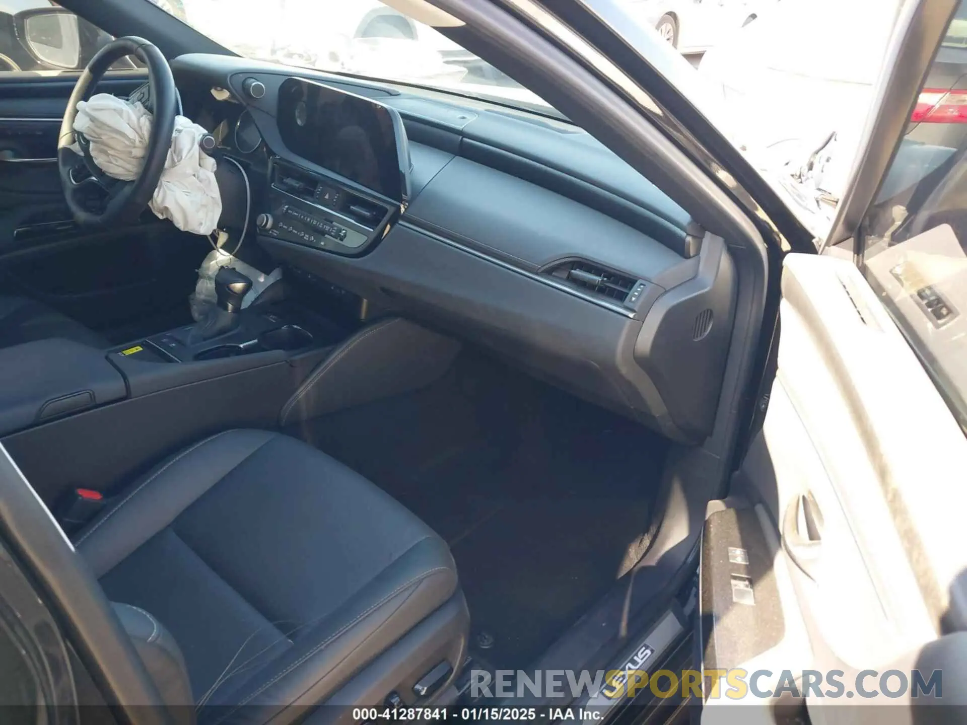 5 Photograph of a damaged car 58ADA1C14RU037460 LEXUS ES 300H 2024
