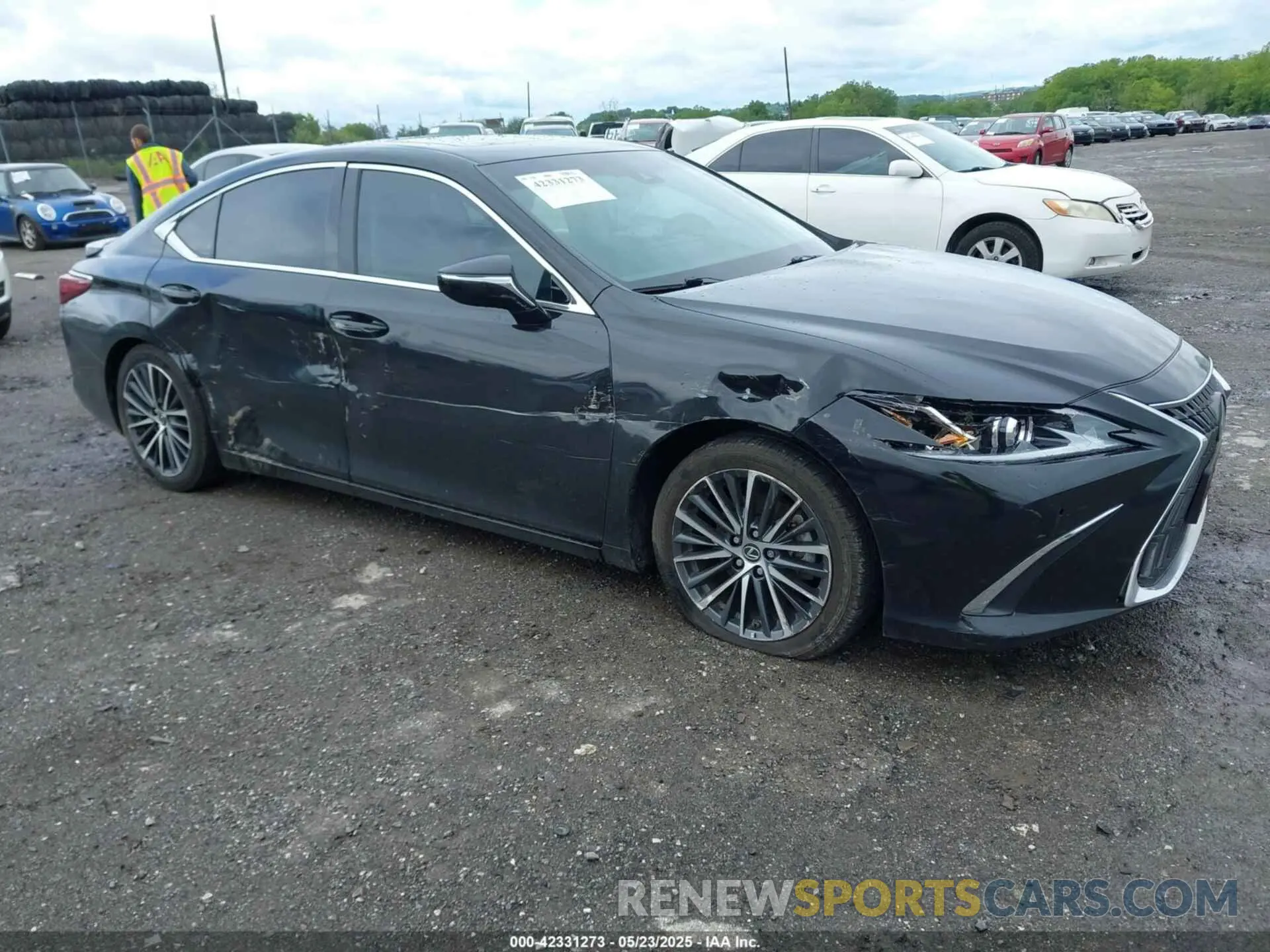 1 Photograph of a damaged car 58ADA1C15RU037967 LEXUS ES 300H 2024