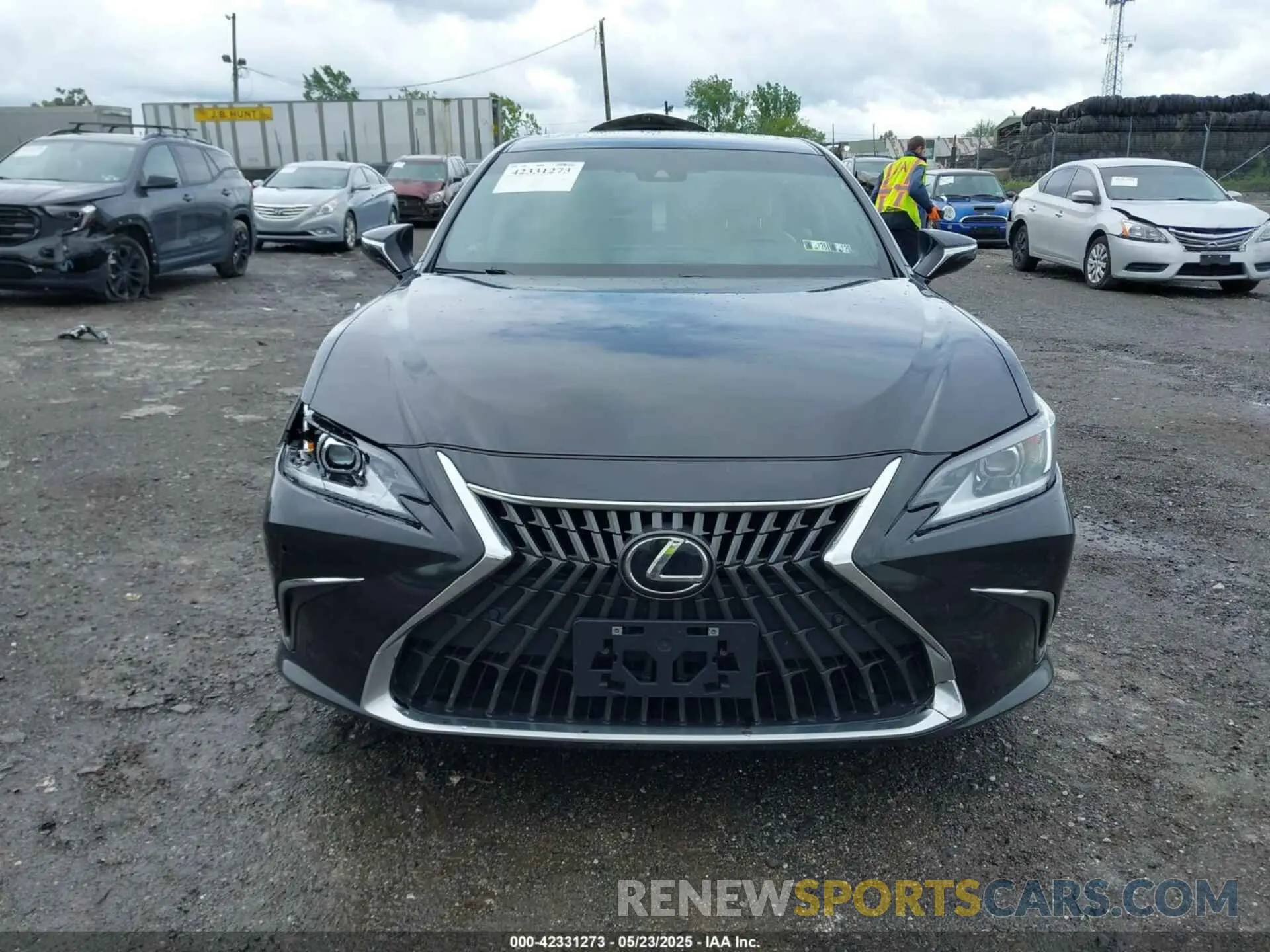 11 Photograph of a damaged car 58ADA1C15RU037967 LEXUS ES 300H 2024