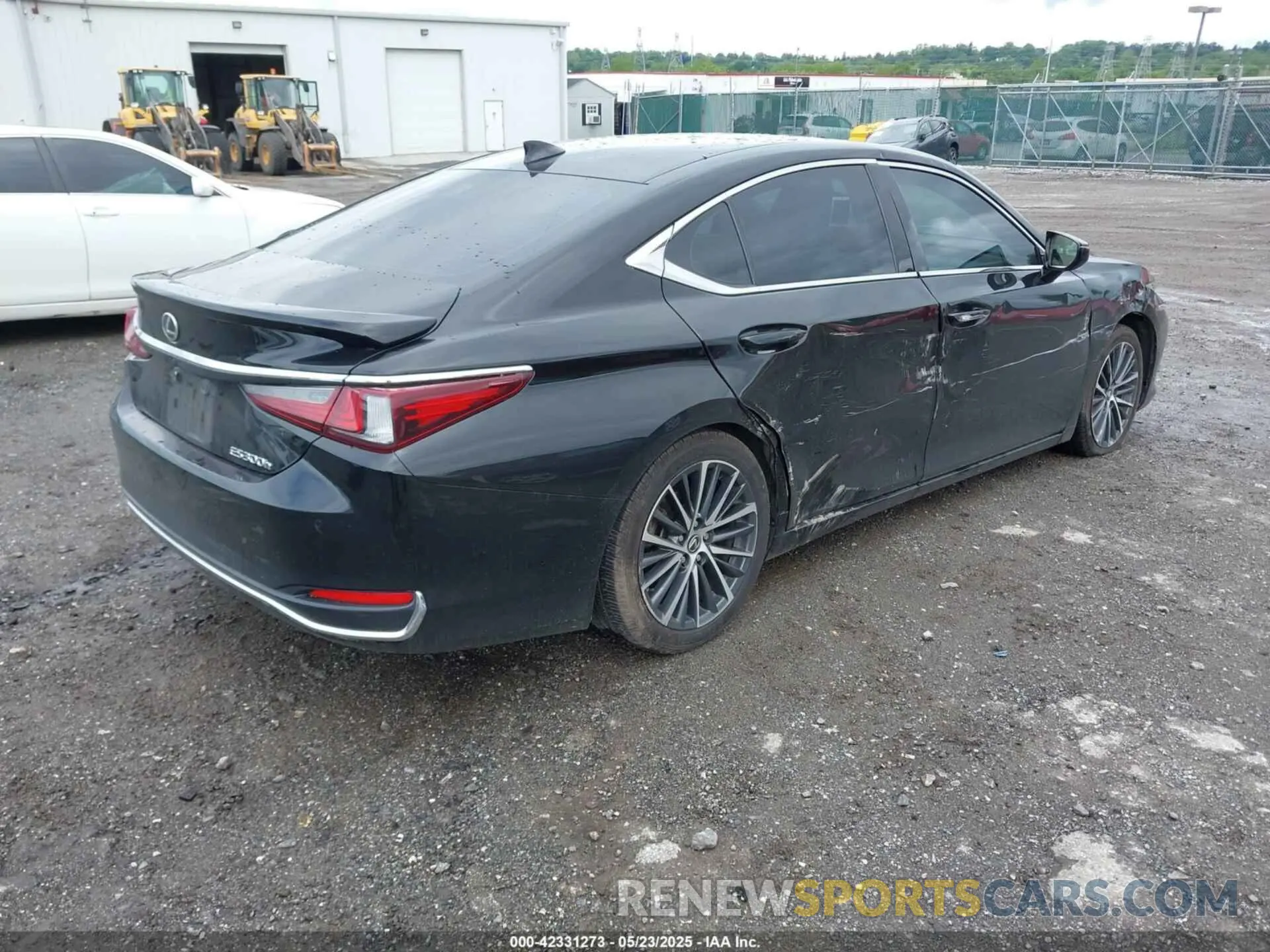 4 Photograph of a damaged car 58ADA1C15RU037967 LEXUS ES 300H 2024