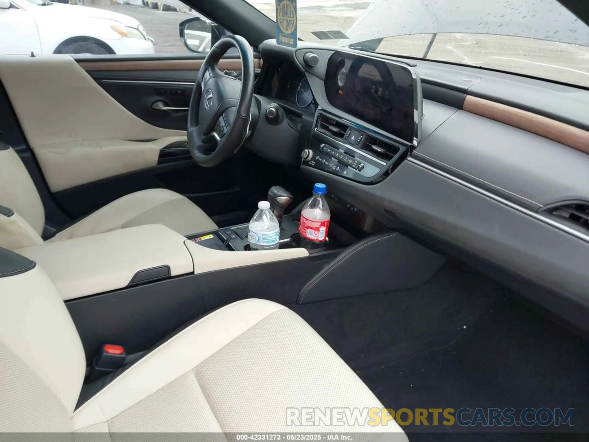 5 Photograph of a damaged car 58ADA1C15RU037967 LEXUS ES 300H 2024